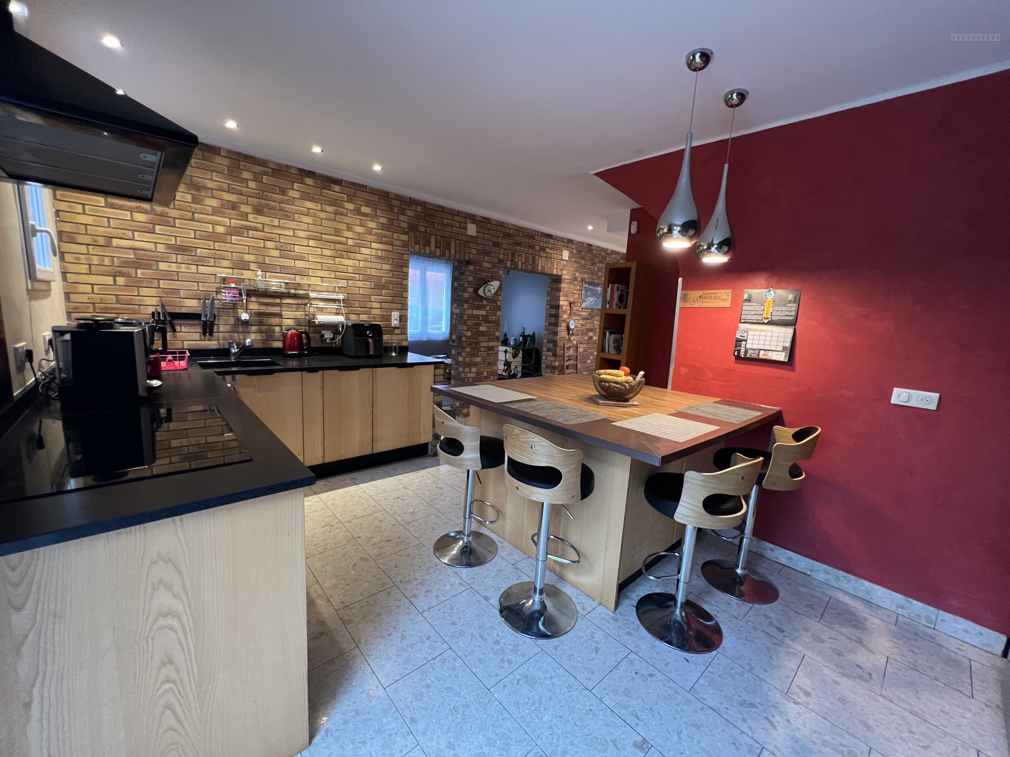 Maison familiale avec jardin et garage — photo 3