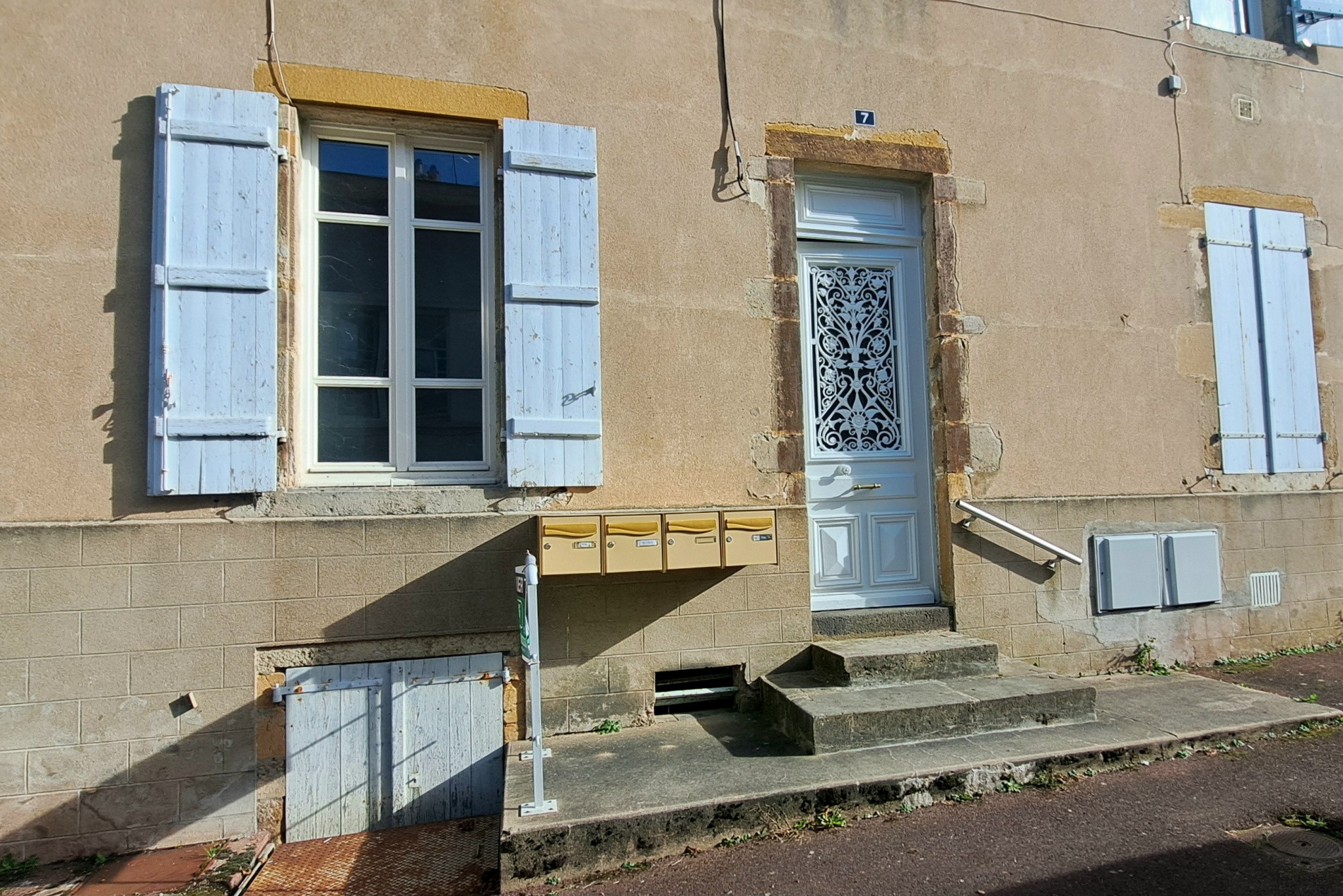 location — photo 10
