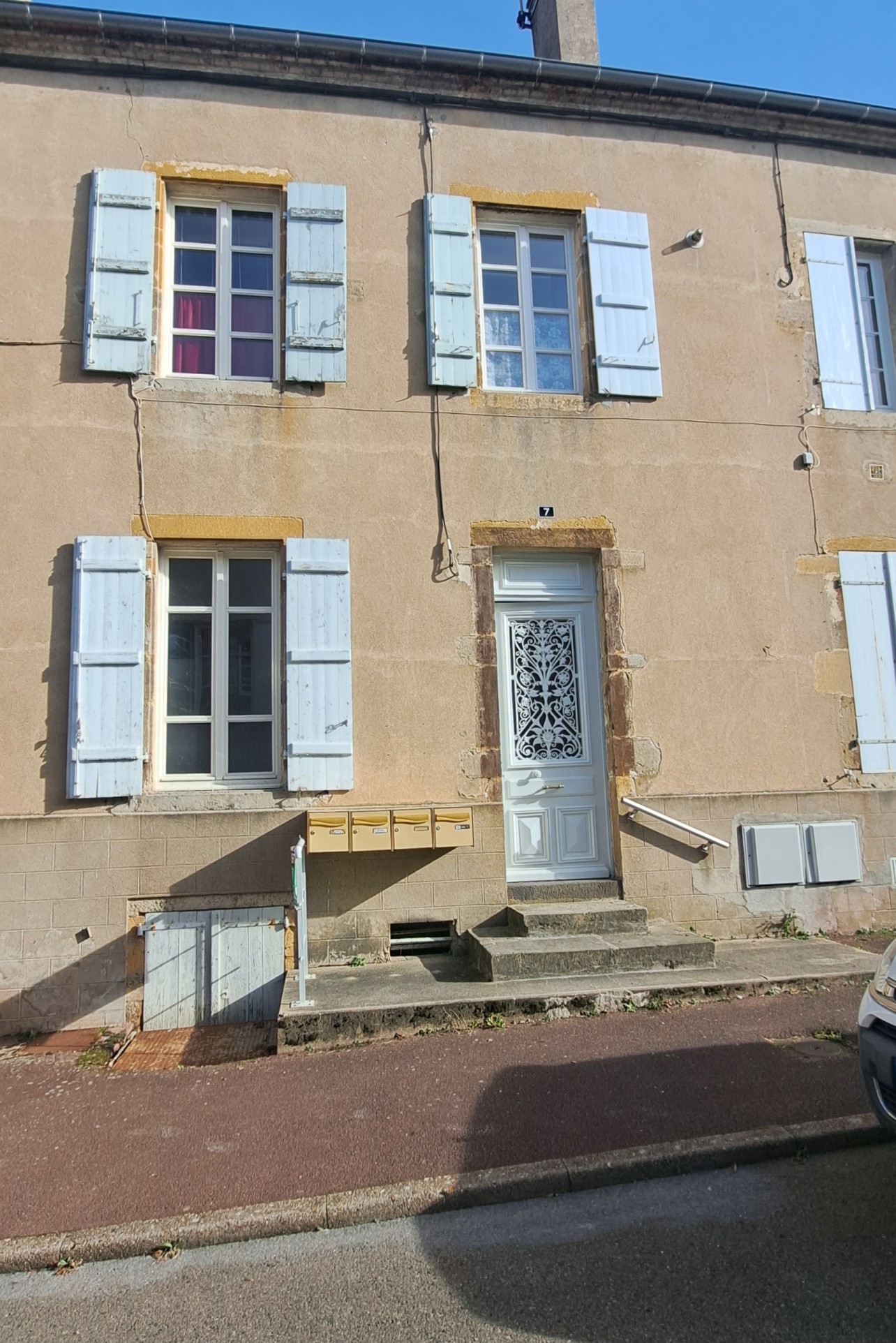 location — photo 9