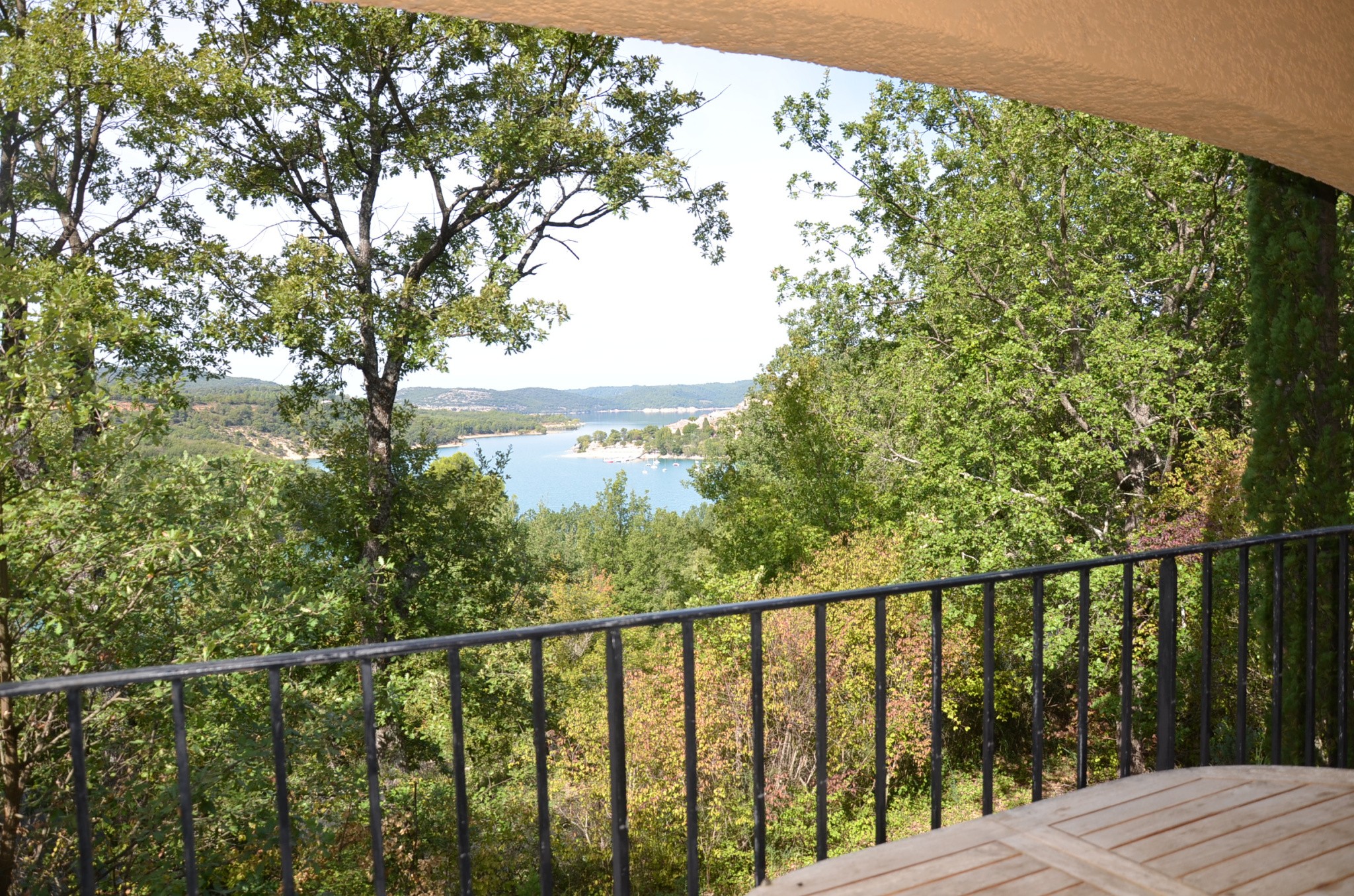 BAUDUEN MAISON D'HOTE 4 APPARTEMENTS POUR LOCATION SAISONNIERE VUE SUR LE LAC — photo 3