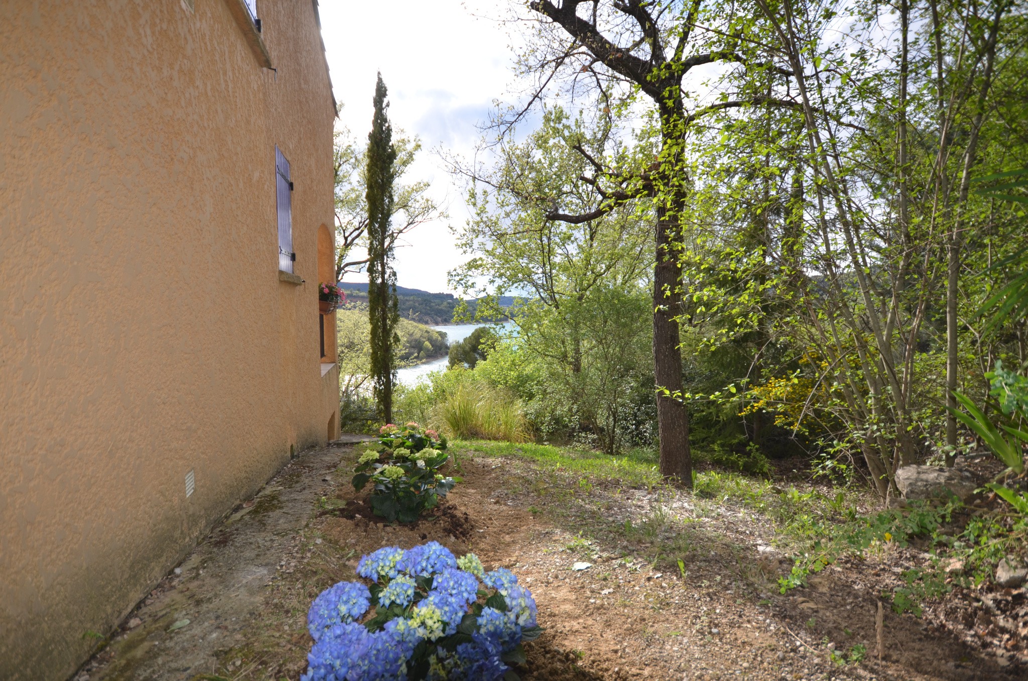 BAUDUEN VUE SUR LE LAC ET LE VILLAGE — photo 11
