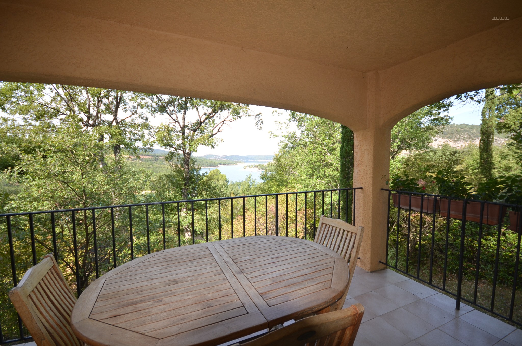 BAUDUEN MAISON D'HOTE 4 APPARTEMENTS POUR LOCATION SAISONNIERE VUE SUR LE LAC — photo 5