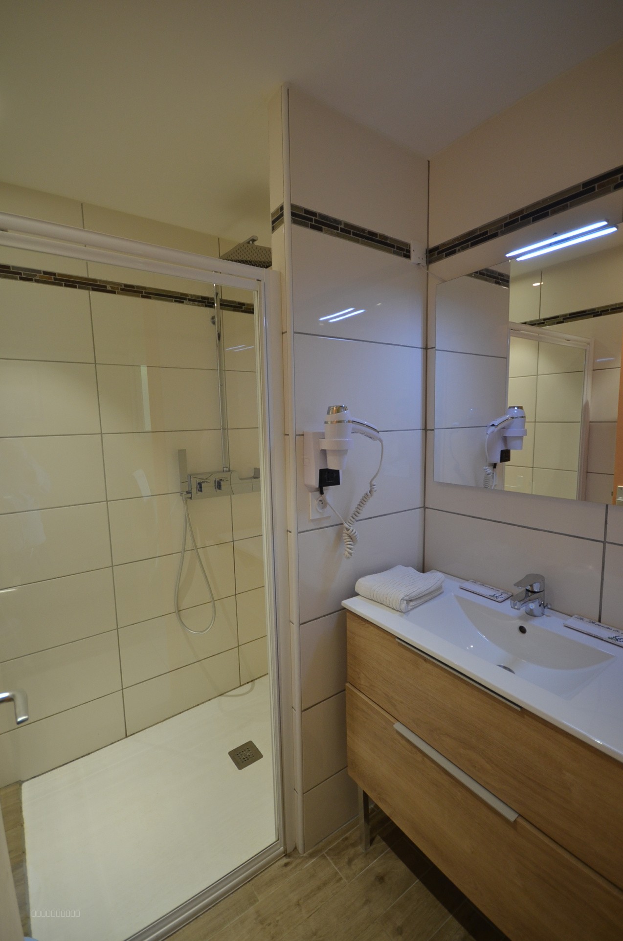 BAUDUEN MAISON D'HOTE 4 APPARTEMENTS POUR LOCATION SAISONNIERE VUE SUR LE LAC — photo 12