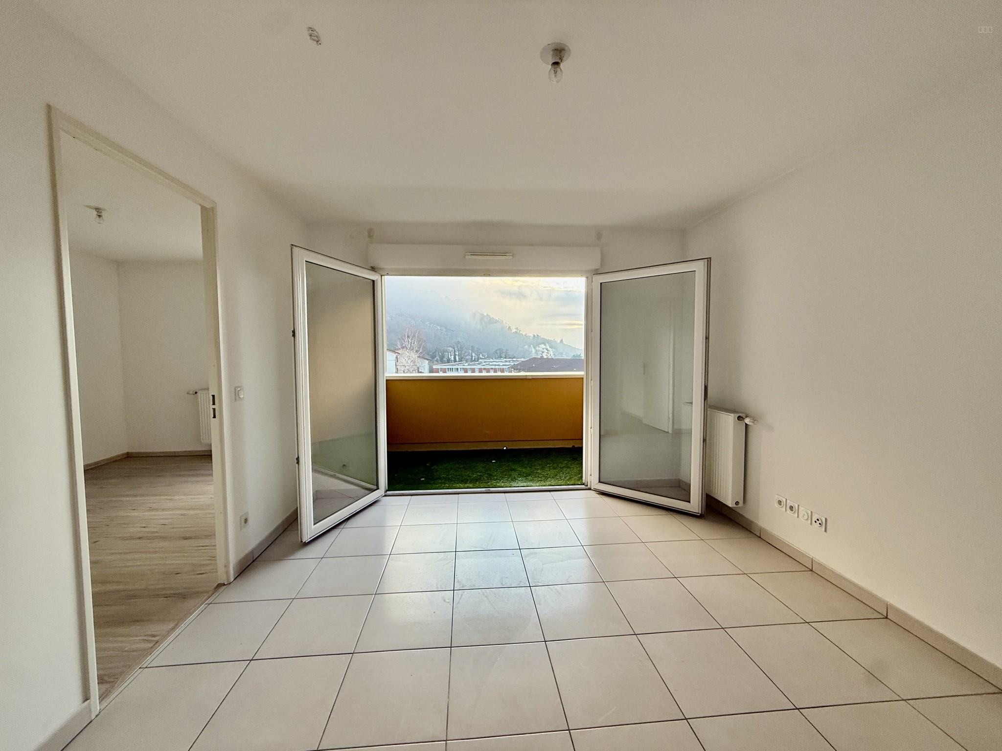T2 AVEC BALCON    CHAMBÉRY — photo 3