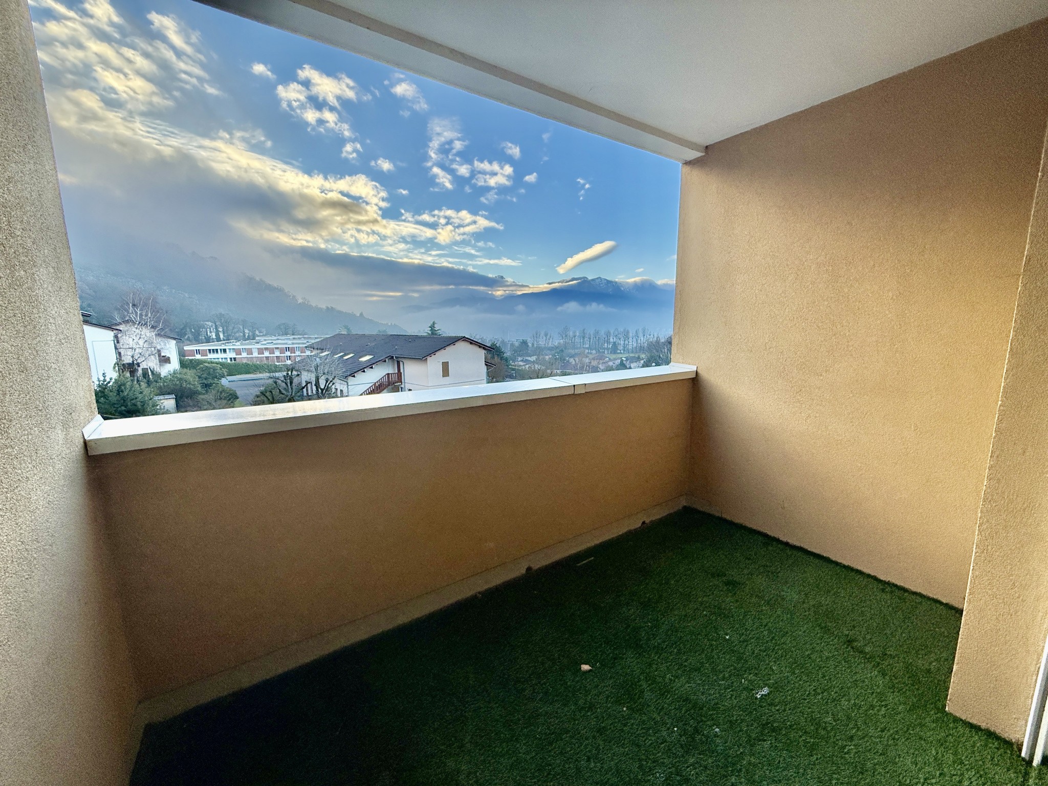 T2 AVEC BALCON    CHAMBÉRY — photo 6