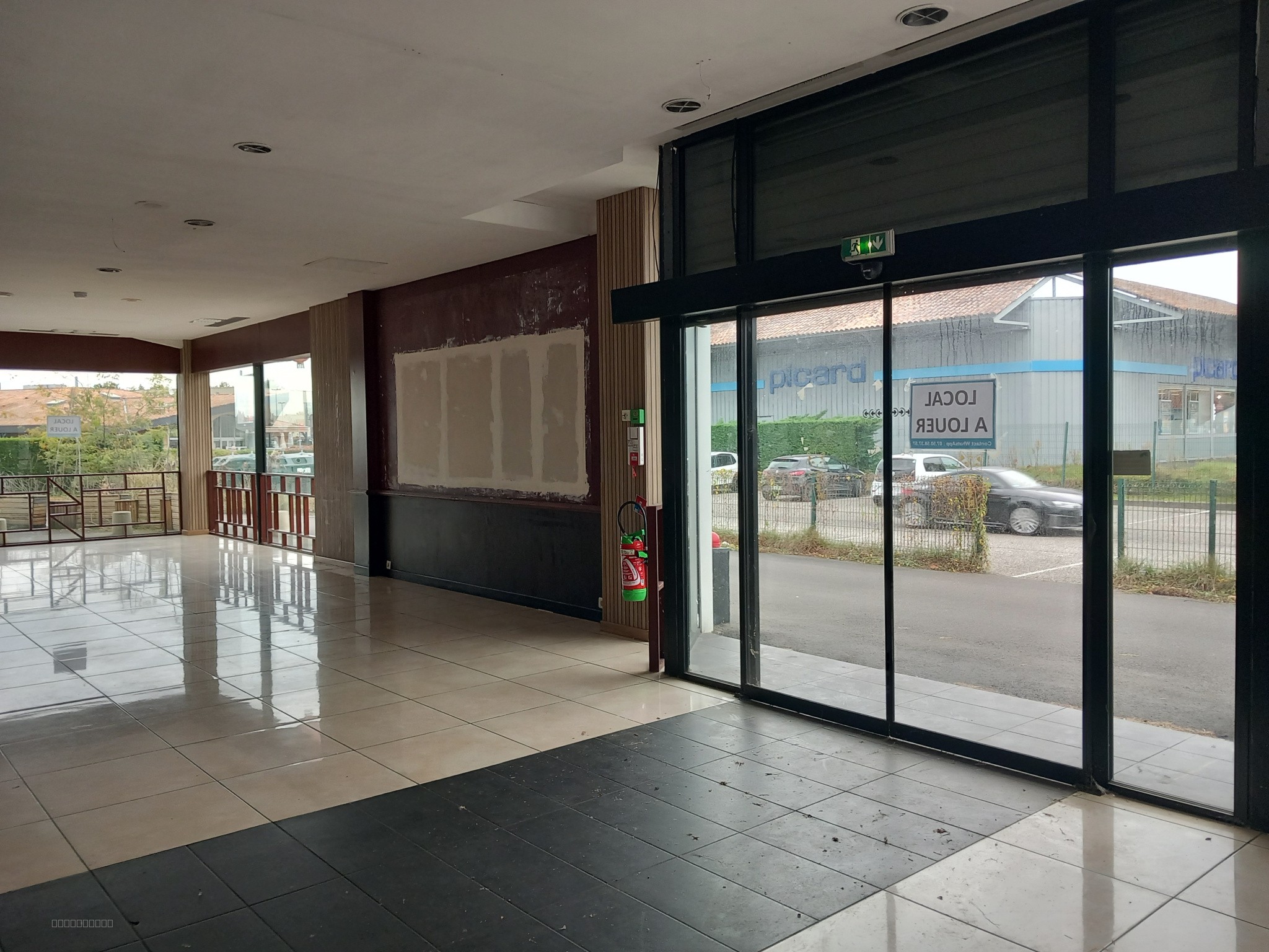 LOCAL COMMERCIAL A LOUER — photo 2