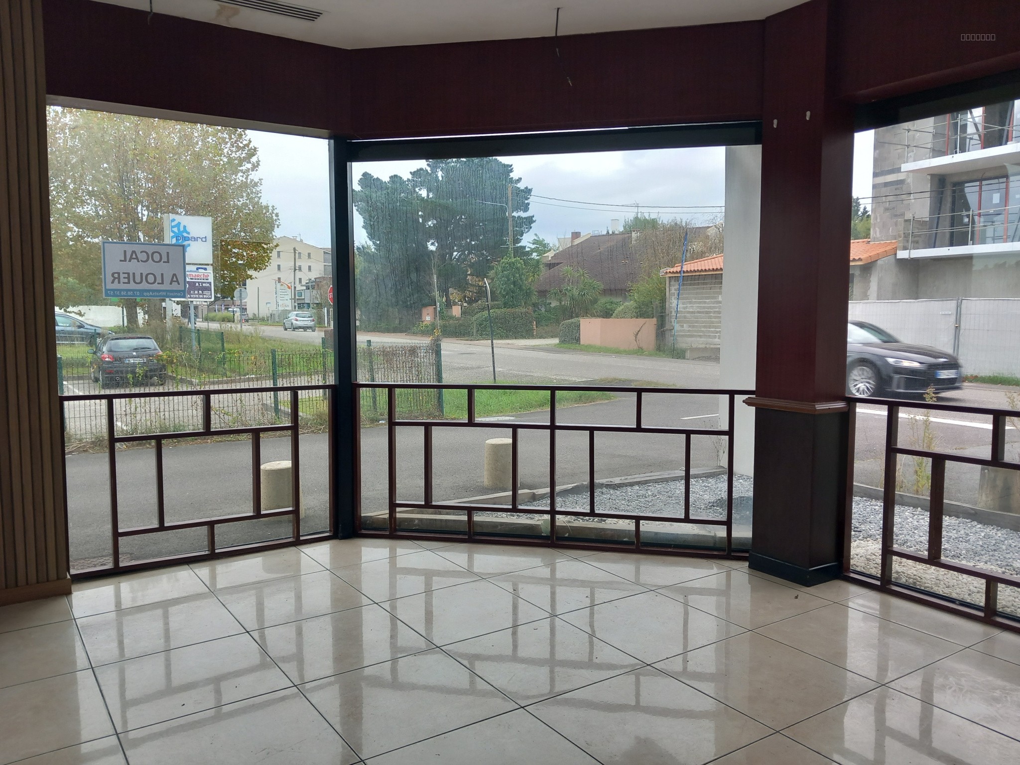 LOCAL COMMERCIAL A LOUER — photo 3