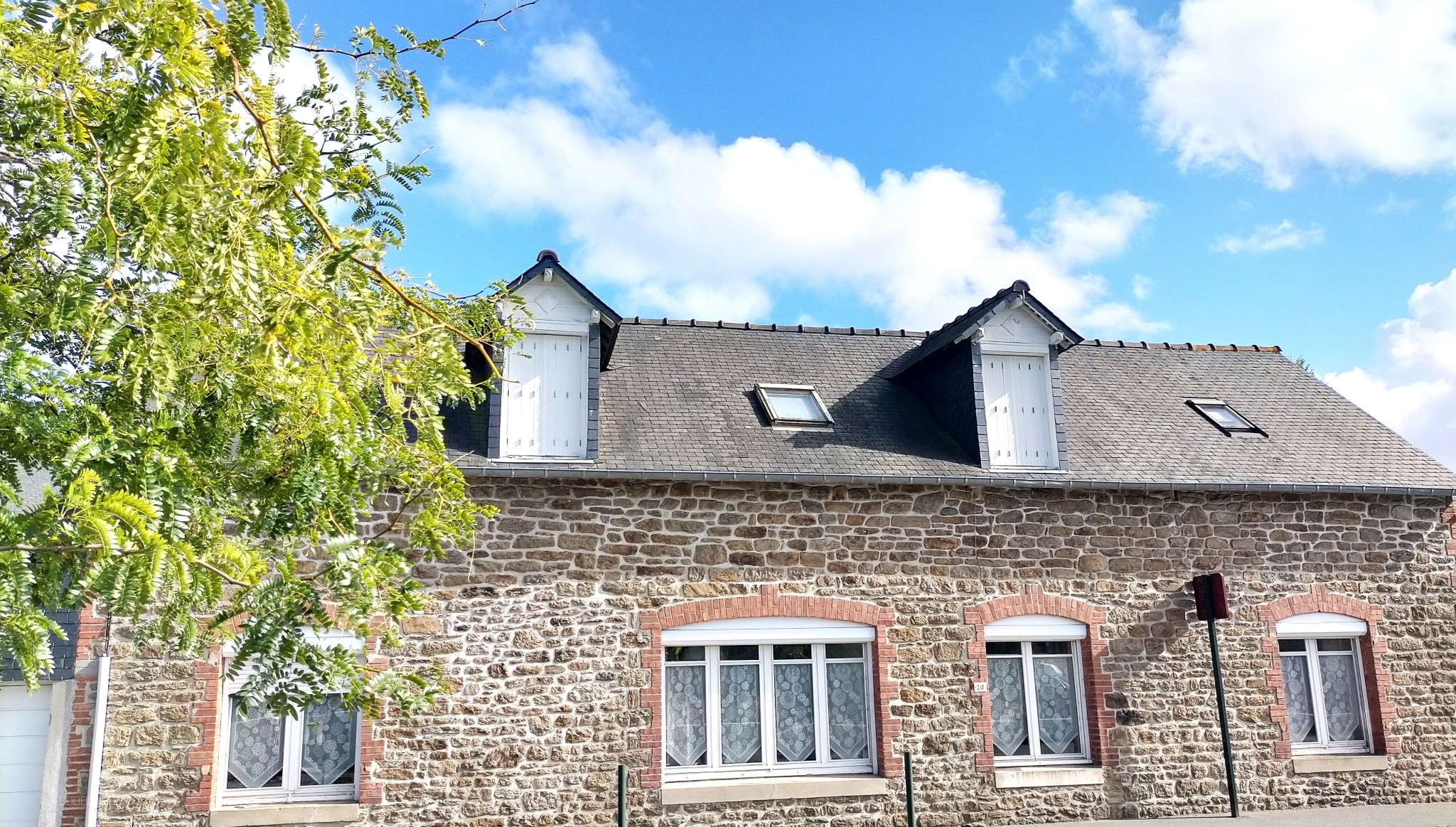 Maison en pierre de 143 m2 au coeur de ville — photo 2