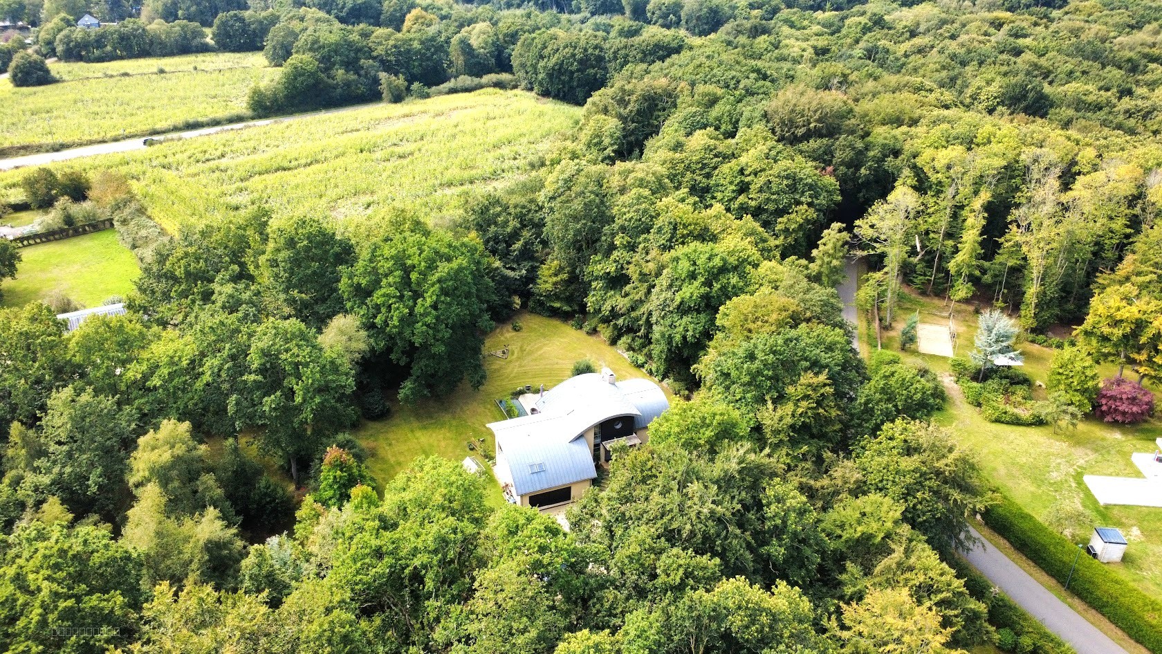 À VENDRE - MAISON D’ARCHITECTE DE 2009 À DINARD   CADRE EXCEPTIONNEL, 240 m2 HABITABLES SUR 6500 m2 DE TERRAIN — photo 4