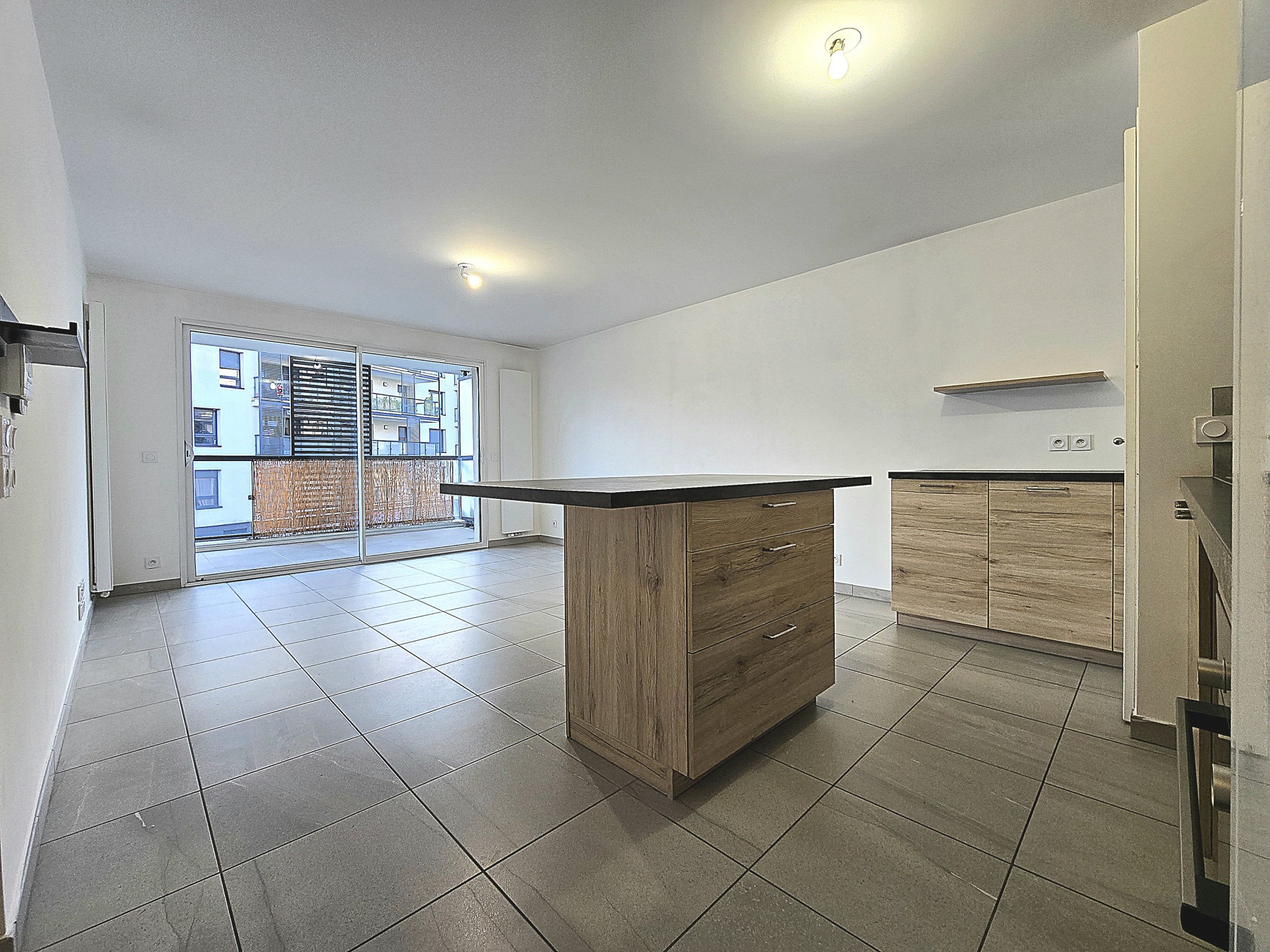 Récent appartement 3 pièce avec garage sécurisé en sus — photo 2