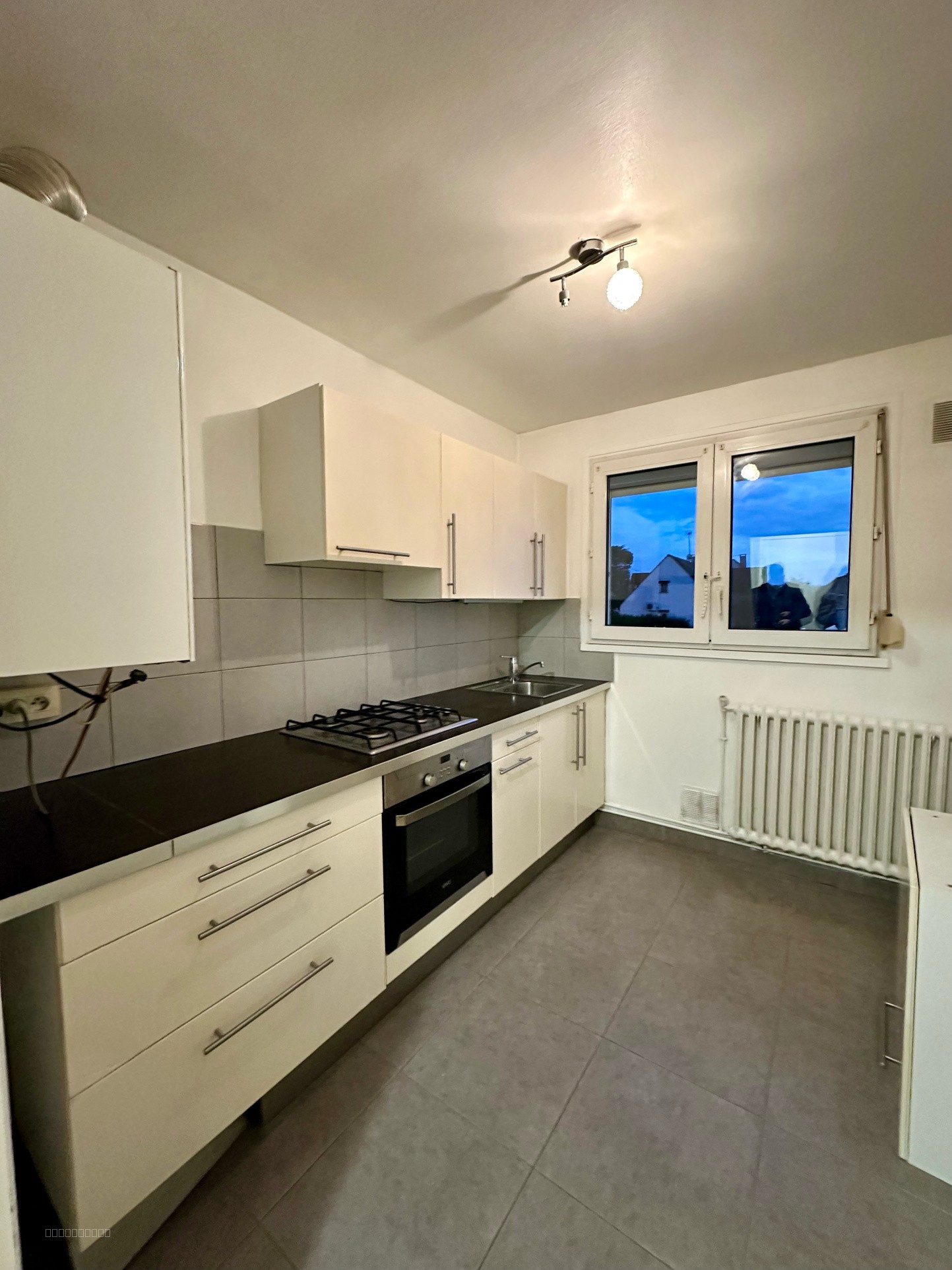 À VENDRE   2 pièces de 47,90 m2   Dernier étage   Proche GARE ! — photo 2
