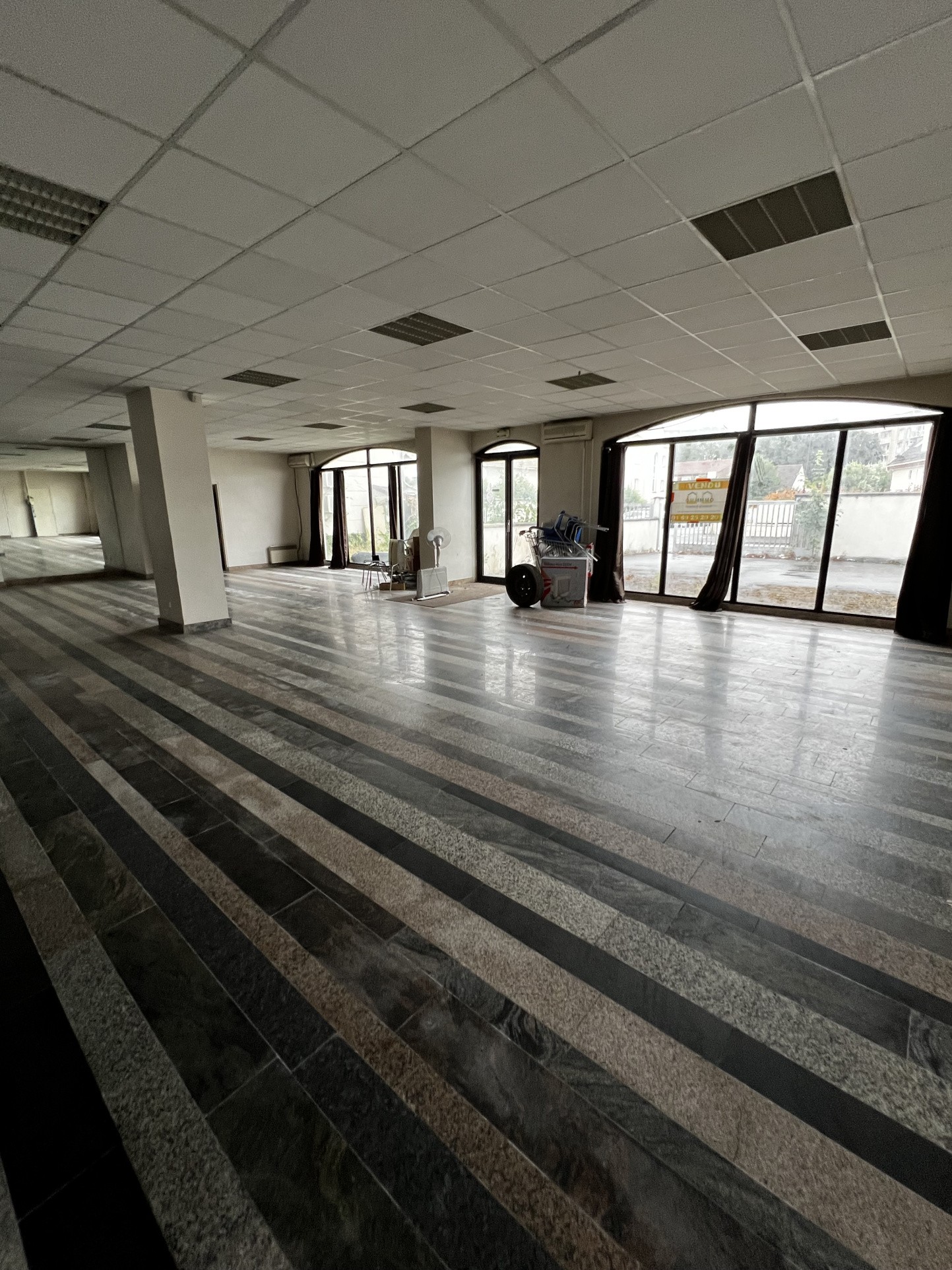 A VENDRE :  ENSEMBLE COMMERCIAL ! — photo 4
