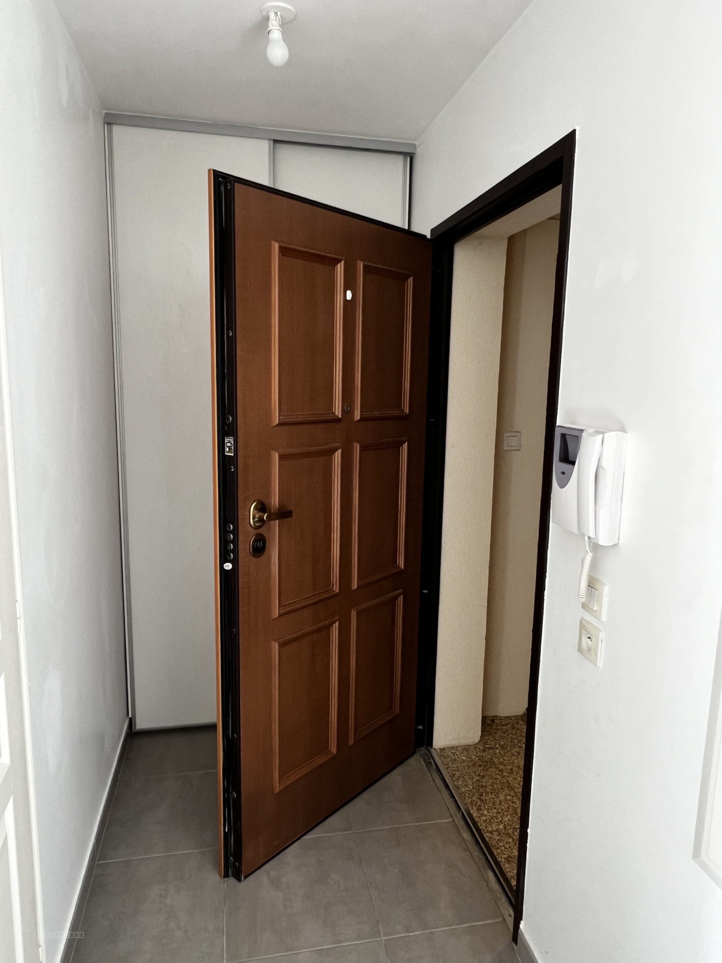 À vendre : Superbe appartement 2 pièces avec  2 parking extérieur — photo 2
