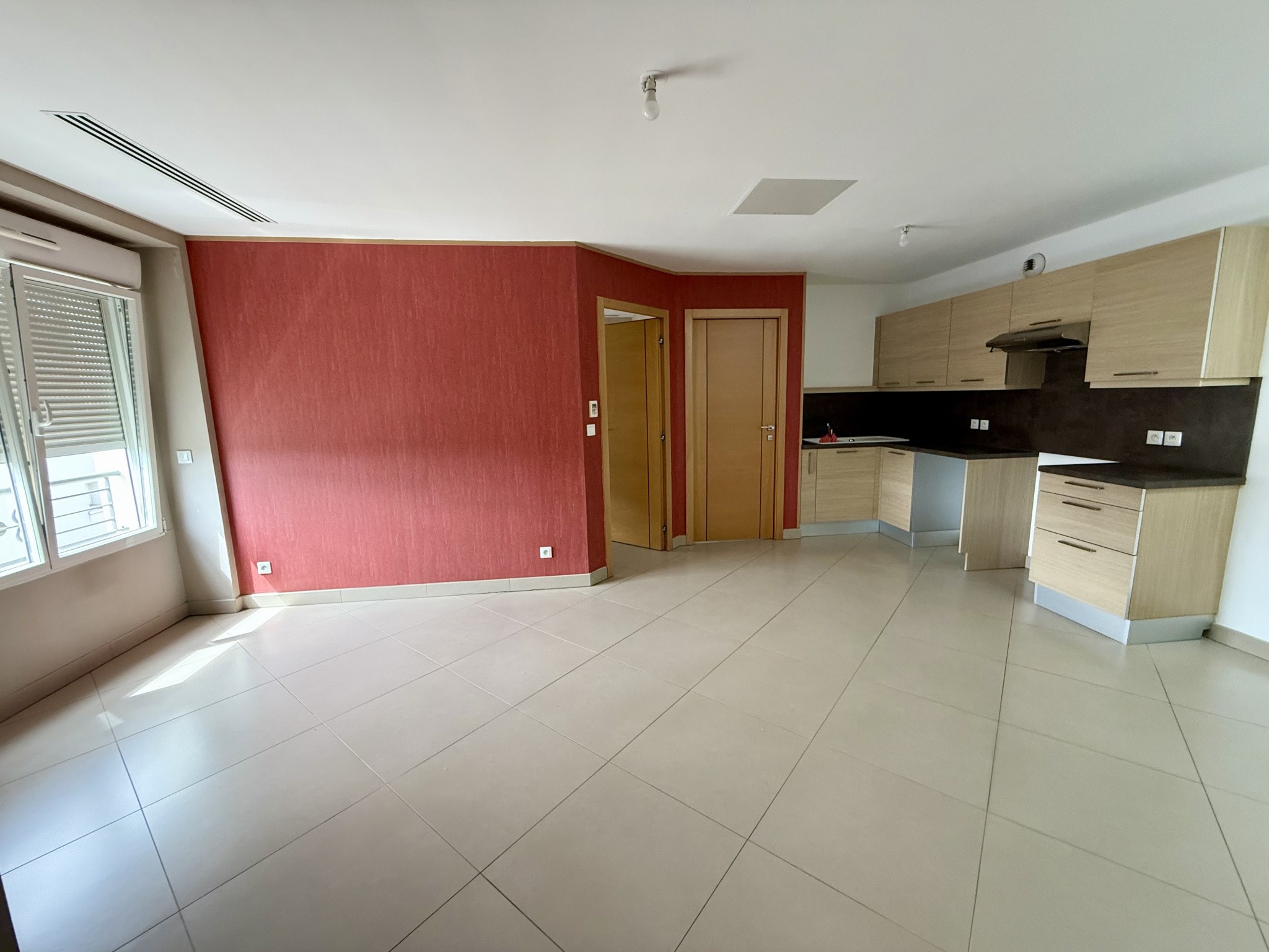 À Vendre   Superbe 2 pièces au dernier étage à Sainte Geneviève des Bois (91700) — photo 2