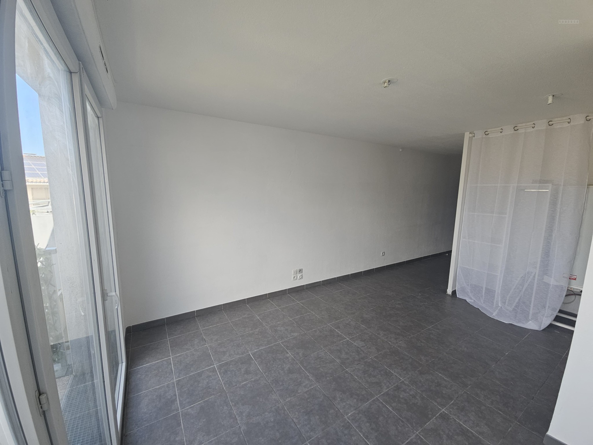 T1 25m2 avec balcon et parking en dernier étage secteur Croix Daurade ! — photo 3