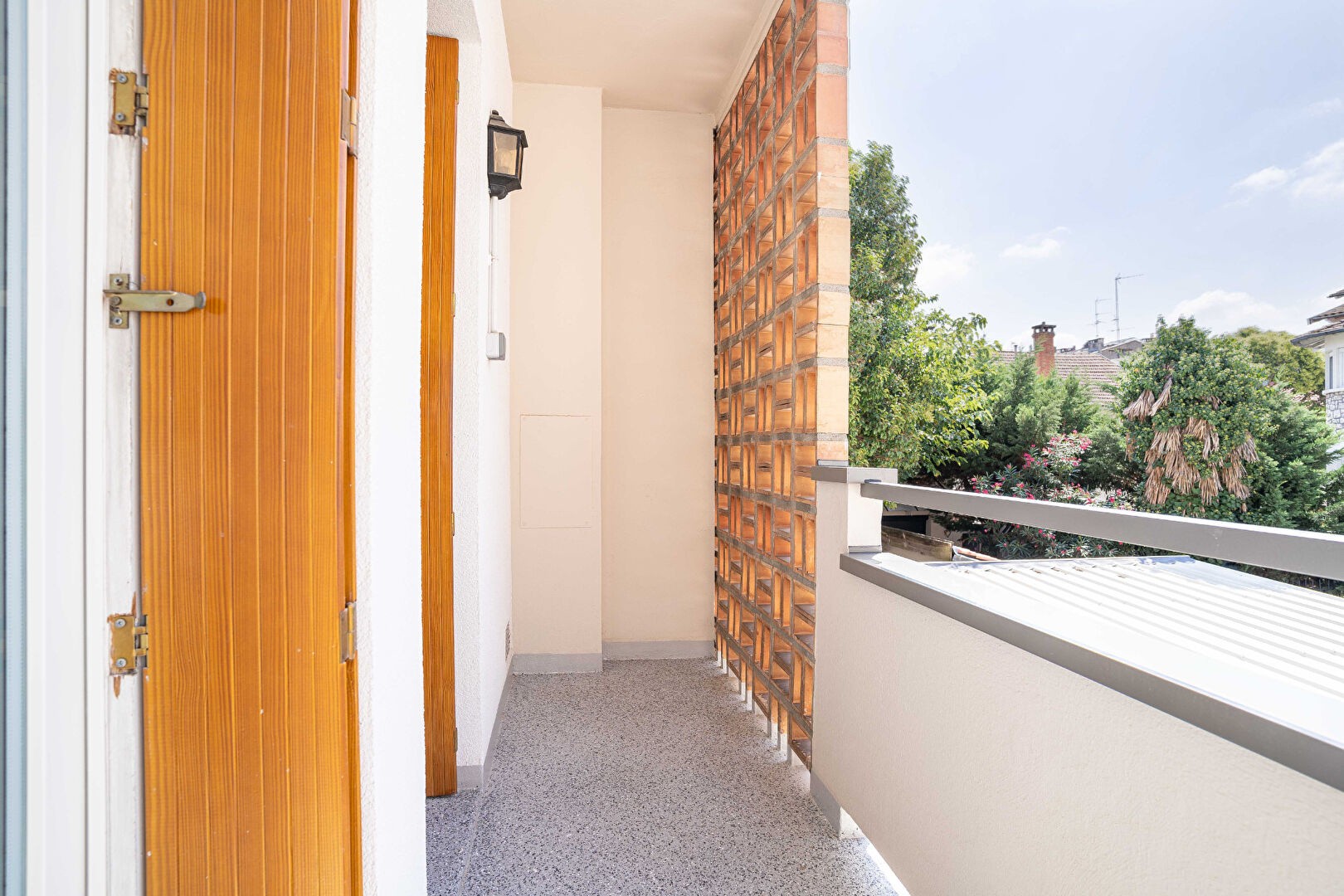 T2 Guilhemery avec balcon et cave — photo 5