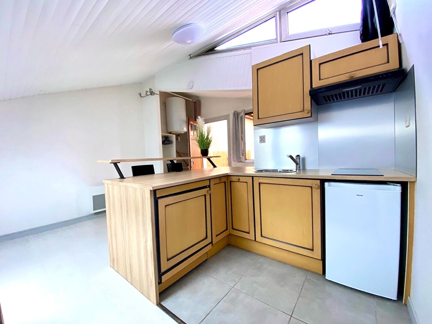 Studio rénové en dernier étage aux Carmes de 27m2 au sol. — photo 3