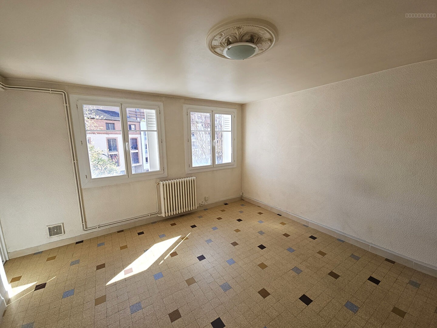 T1 Convertible en T2 de 31m2 avec balcon Pont Jumeaux/ Compans Possibilité de PKG — photo 5