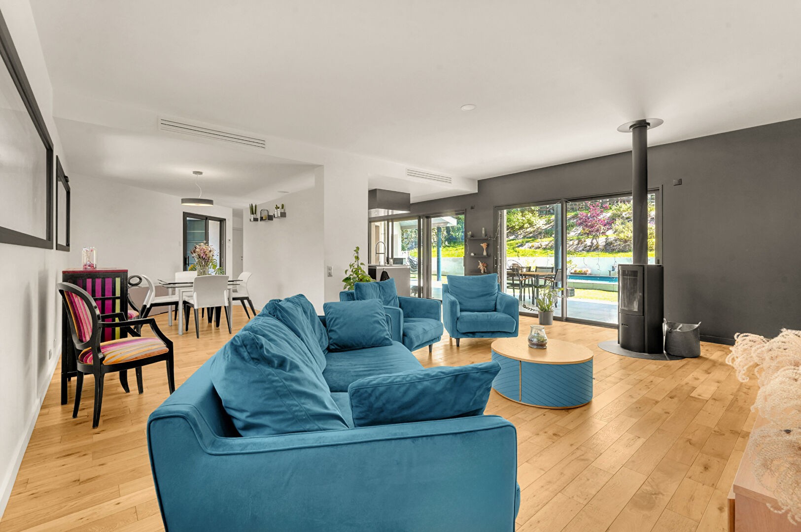 Élégance et Sérénité à La Salvetat-Saint-Gilles : Villa avec Piscine - Double garage sur 4400 m2 de Terrain — photo 4