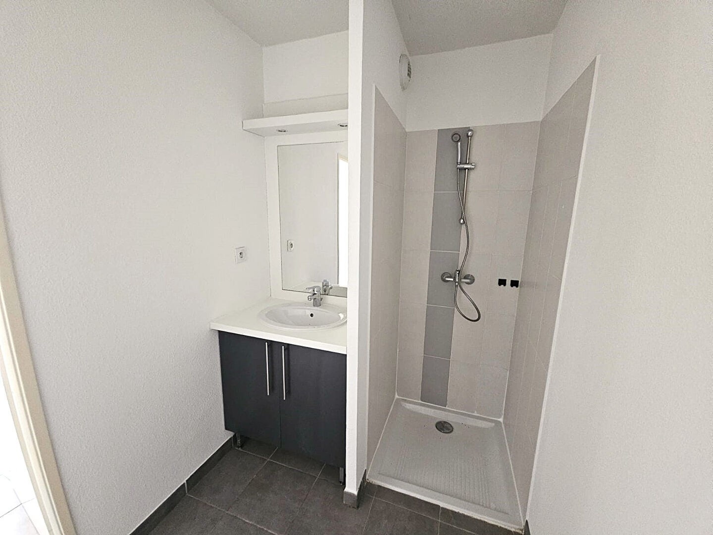 T2 de 42m2 avec balcon, pkg en dernier étage Grand Selve Vendu Libre — photo 6