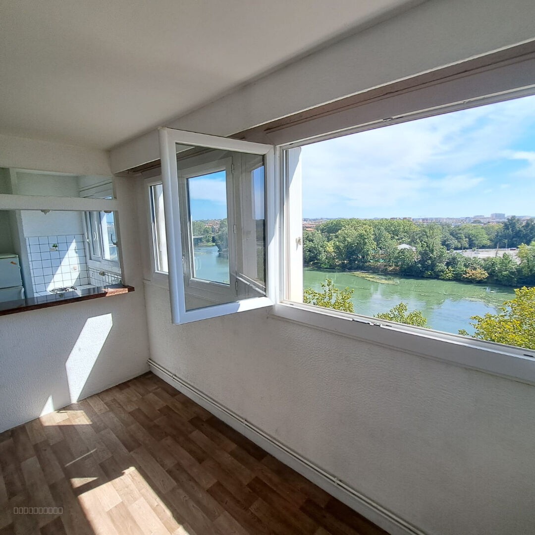 T2 de 34 m2 en dernier étage, avec vue Garonne au fer à cheval — photo 4