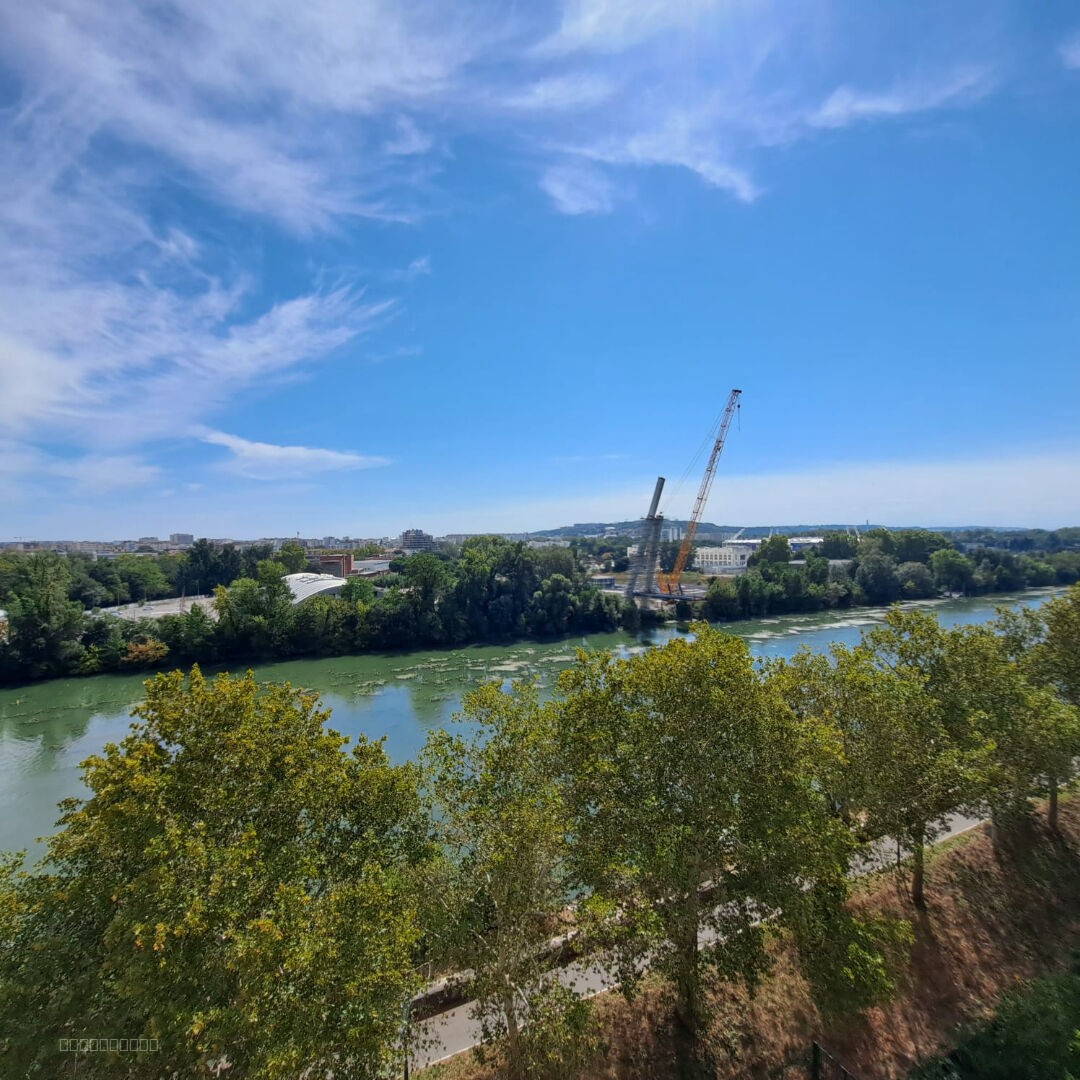 T2 de 34 m2 en dernier étage, avec vue Garonne au fer à cheval — photo 8