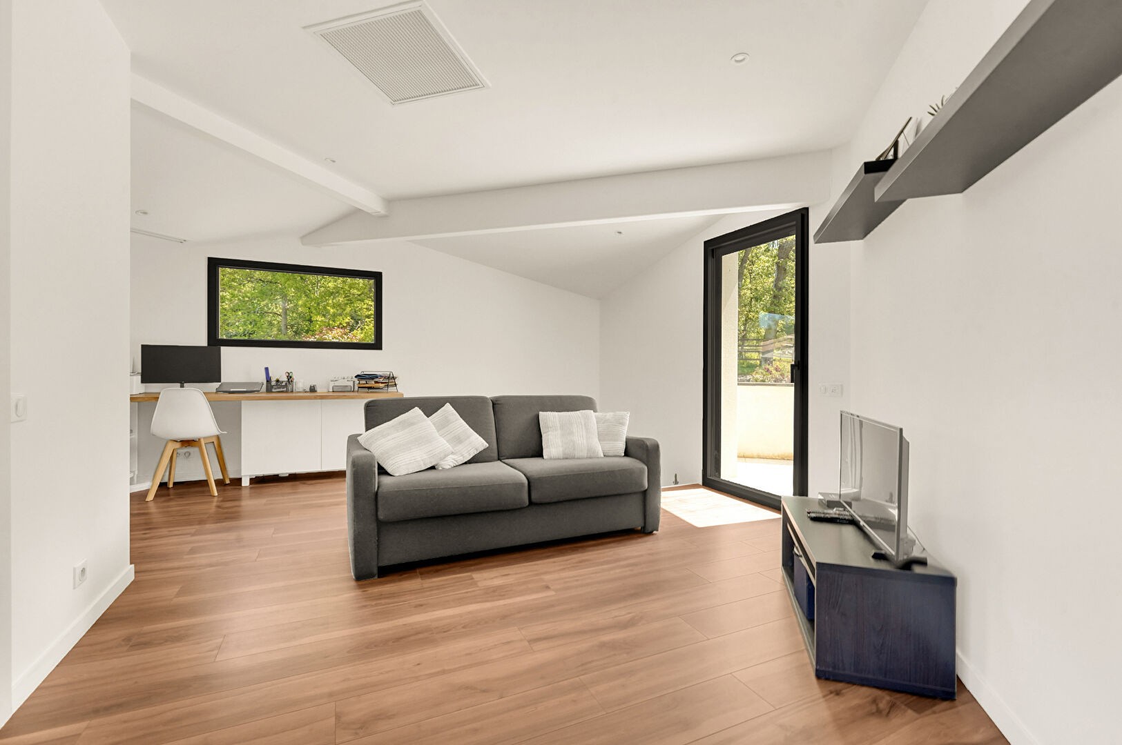 Élégance et Sérénité à La Salvetat-Saint-Gilles : Villa avec Piscine - Double garage sur 4400 m2 de Terrain — photo 11