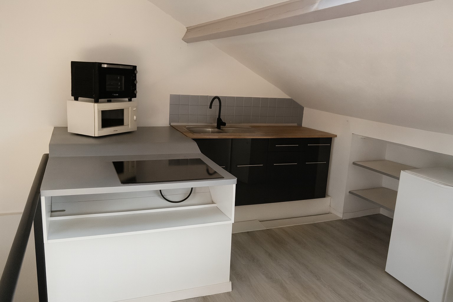 T2 à Bonnefoy, 60 m2 au sol et 31 m2 loi Carrez, en dernier etage — photo 4