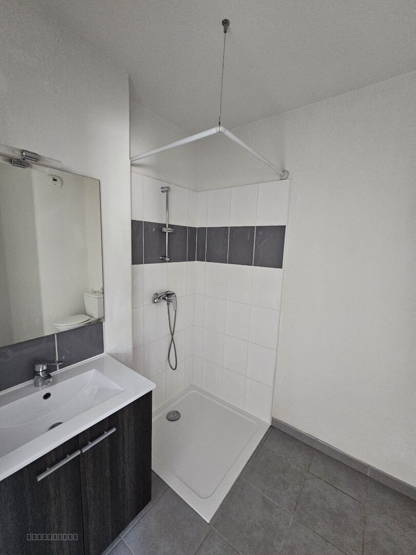 T2 45m2 avec un jardin de 44m2 avec deux pkg et cave à Frouzins — photo 4