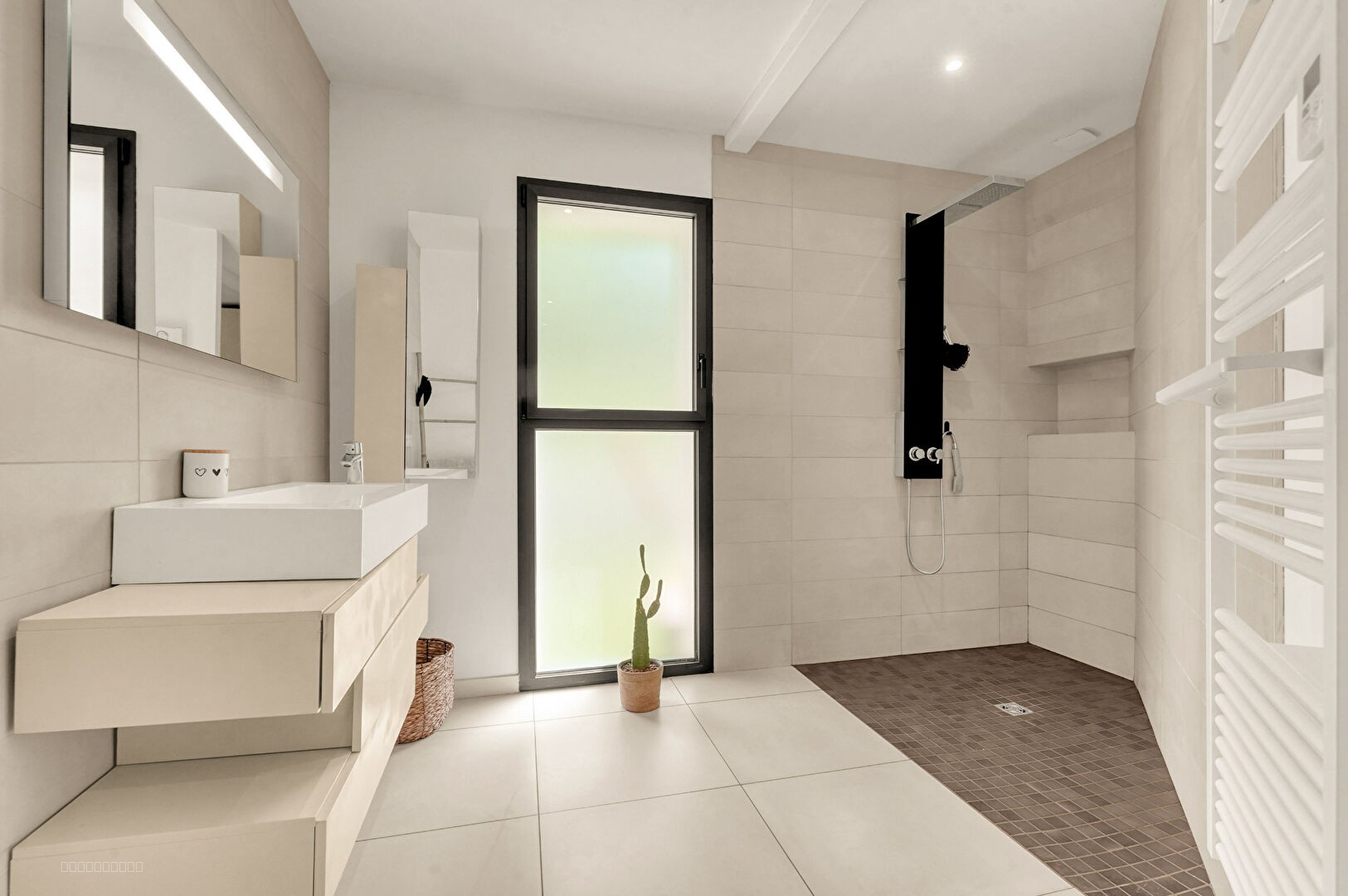 Élégance et Sérénité à La Salvetat-Saint-Gilles : Villa avec Piscine - Double garage sur 4400 m2 de Terrain — photo 10