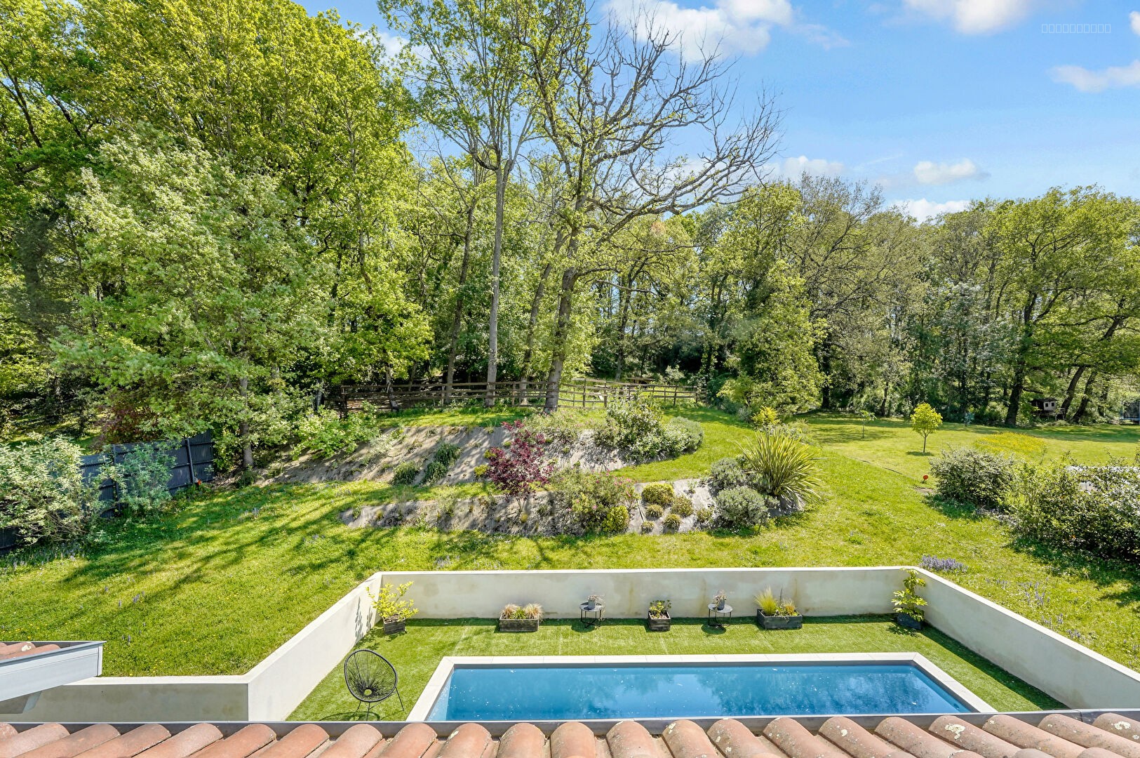 Élégance et Sérénité à La Salvetat-Saint-Gilles : Villa avec Piscine - Double garage sur 4400 m2 de Terrain — photo 13