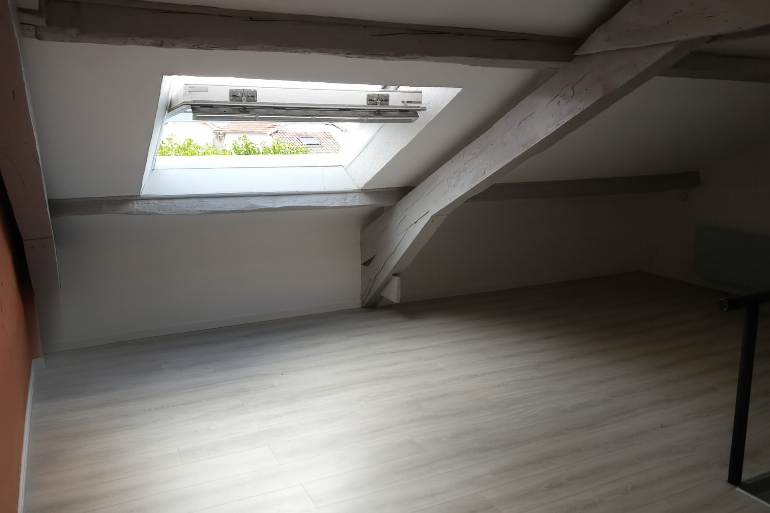 T2 à Bonnefoy, 60 m2 au sol et 31 m2 loi Carrez, en dernier etage — photo 2