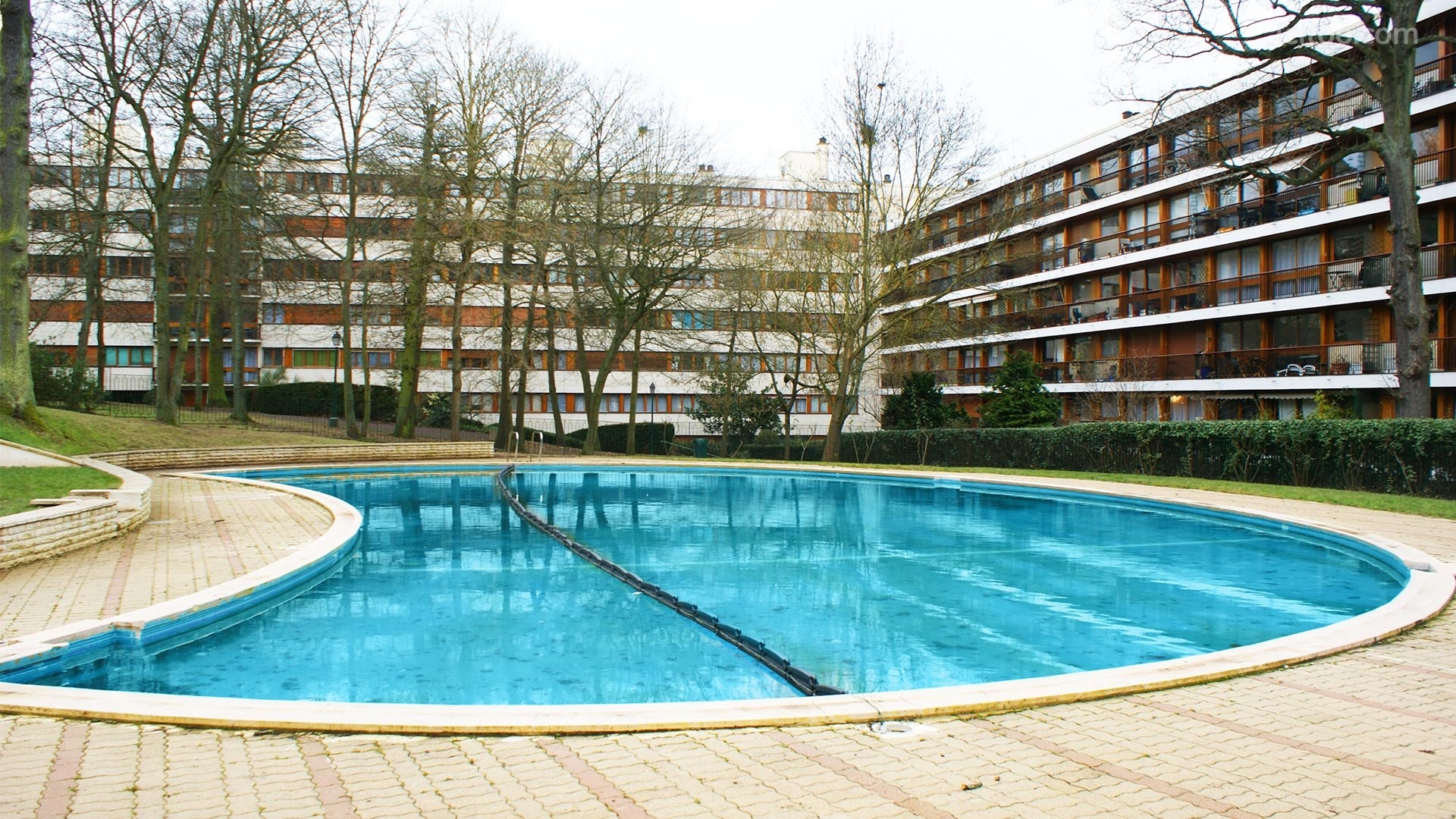 Studio 11 m² refait à neuf Haut de gamme Piscine La celle saint cloud — photo 3