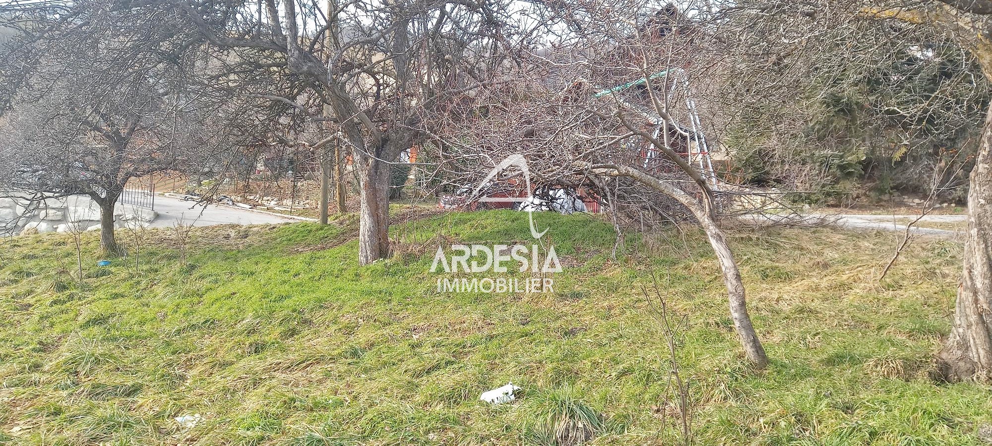 Parcelle de Terrain de 656m2 sur les hauteurs de la commune de JARRIER. — photo 4