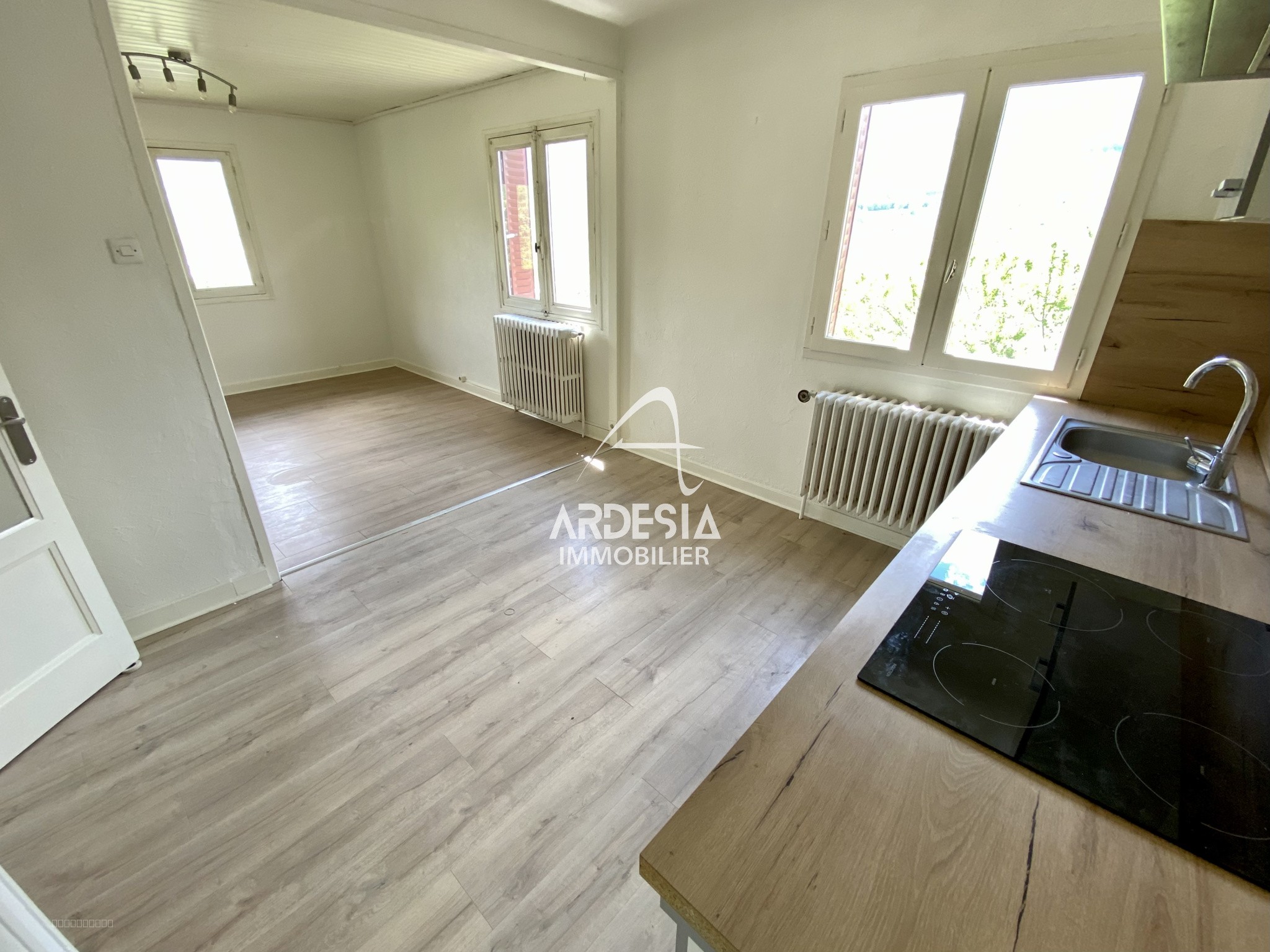 À Vendre : Appartement T3 avec Jardin, Garage à Saint-Julien-Mont-Denis — photo 4