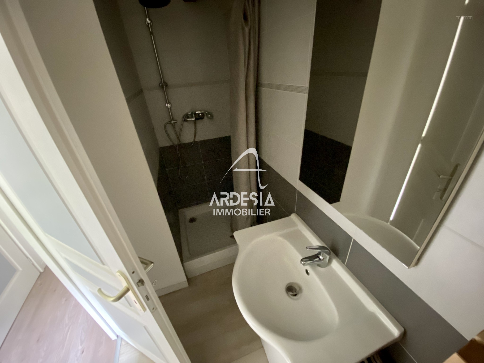 À Vendre : Charmant T2 avec Jardin à Saint-Julien-Mont-Denis — photo 5