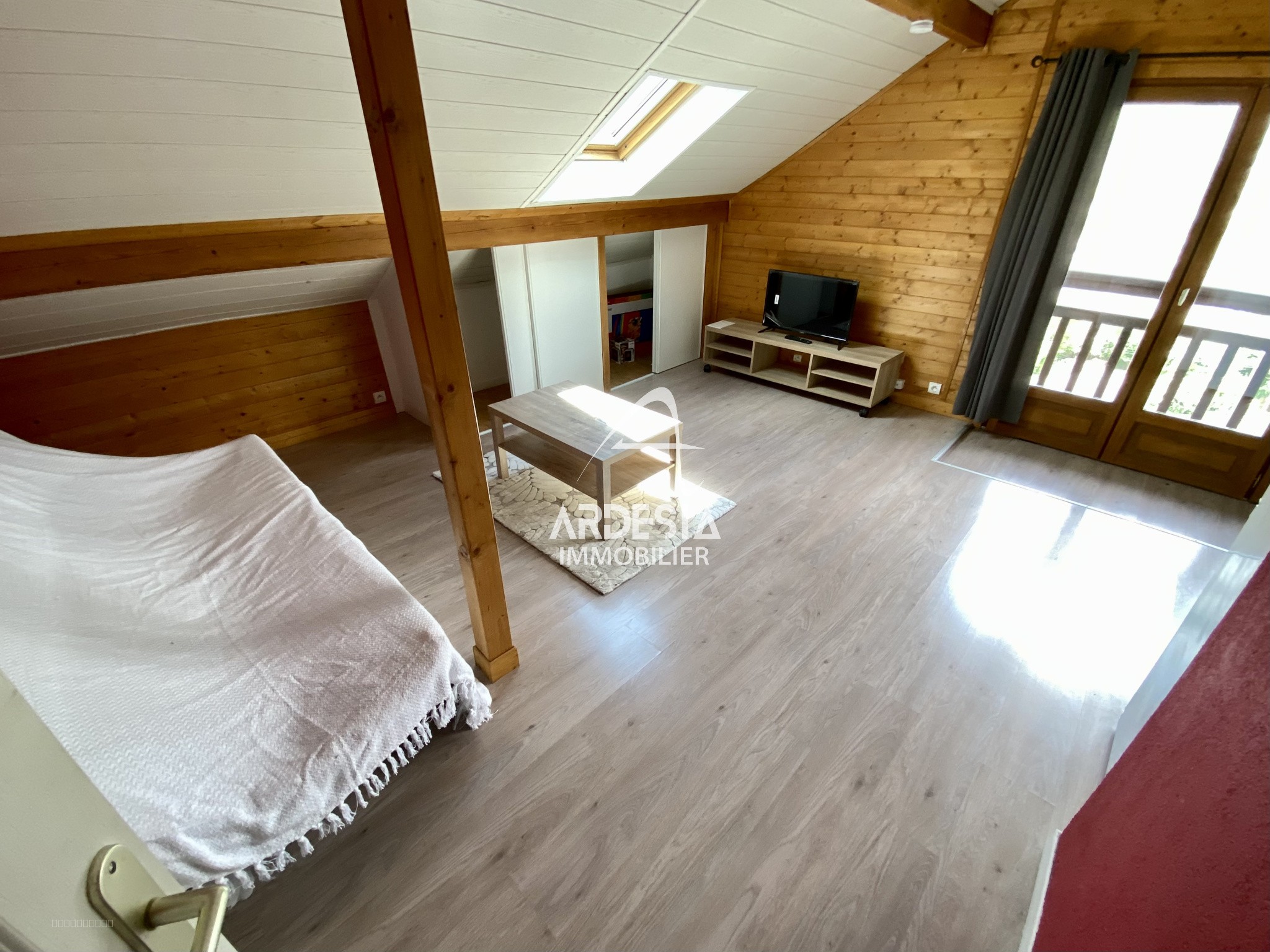 À Vendre : Charmant T2 avec Jardin à Saint-Julien-Mont-Denis — photo 8