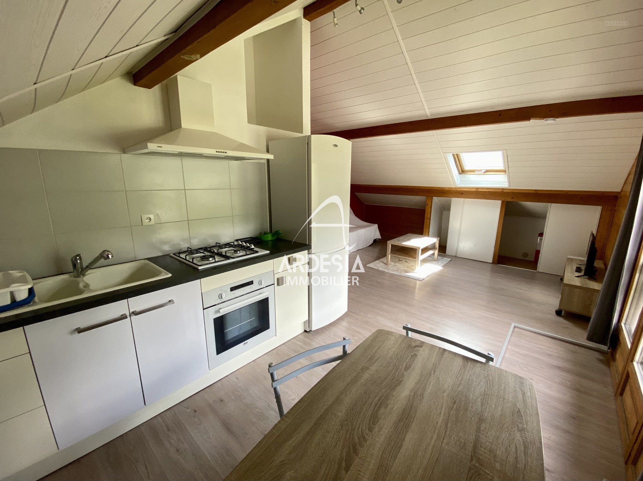 À Vendre : Charmant T2 avec Jardin à Saint-Julien-Mont-Denis — photo 3