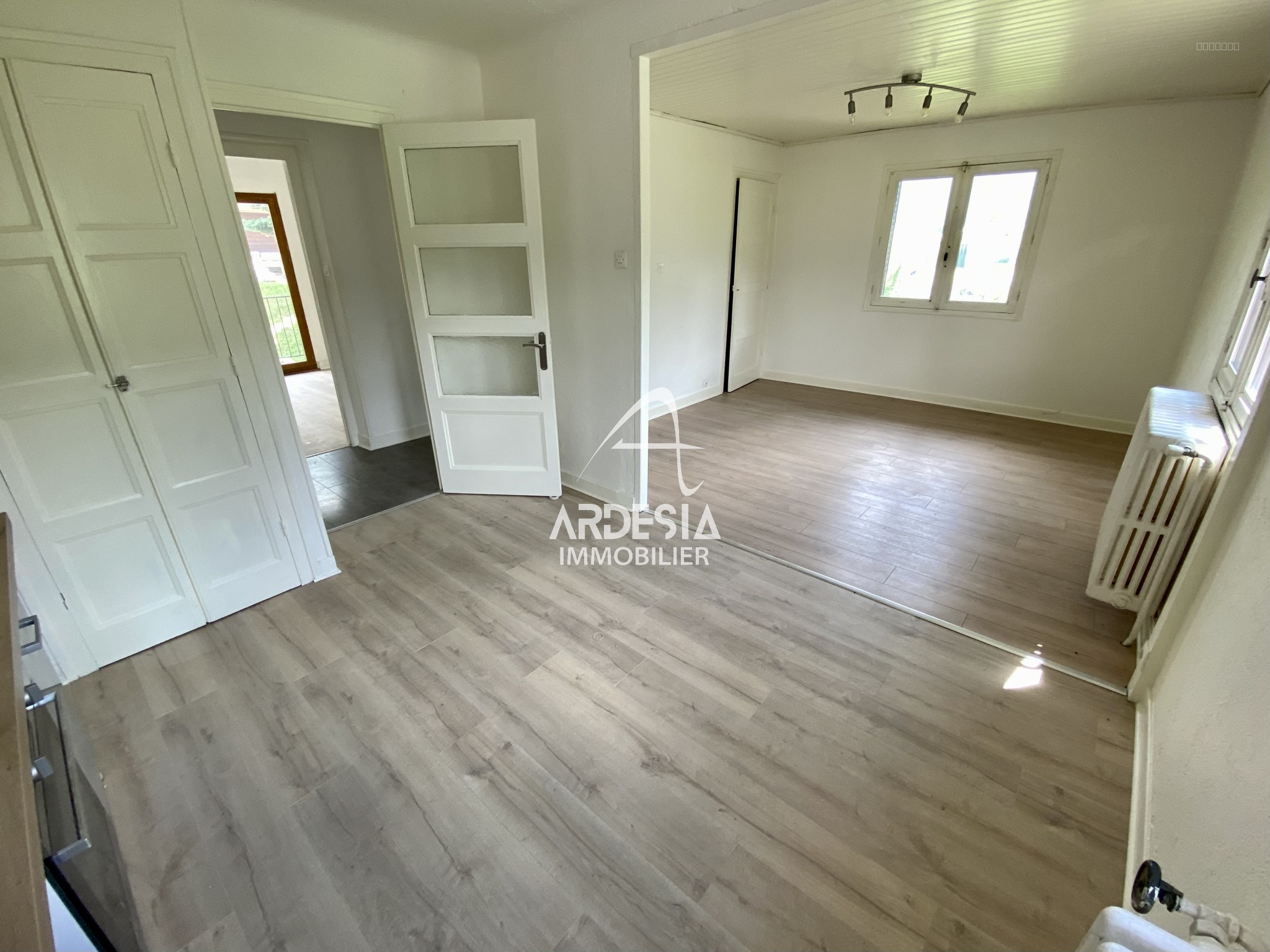 À Vendre : Appartement T3 avec Jardin, Garage à Saint-Julien-Mont-Denis — photo 7