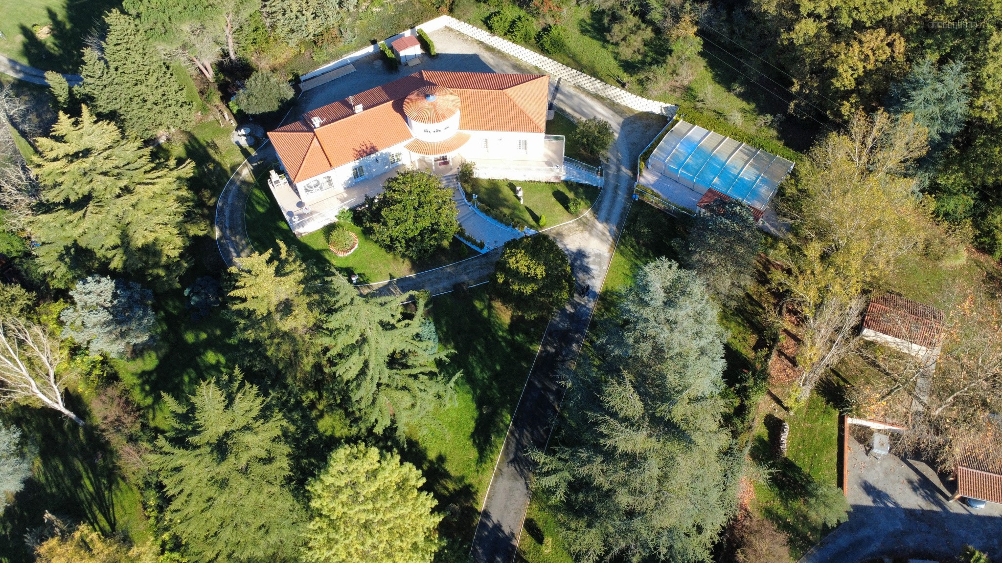 Propriété d'exception 433 m2 habitables sur 2 niveaux indépendants et domaine de 6400m2 — photo 5