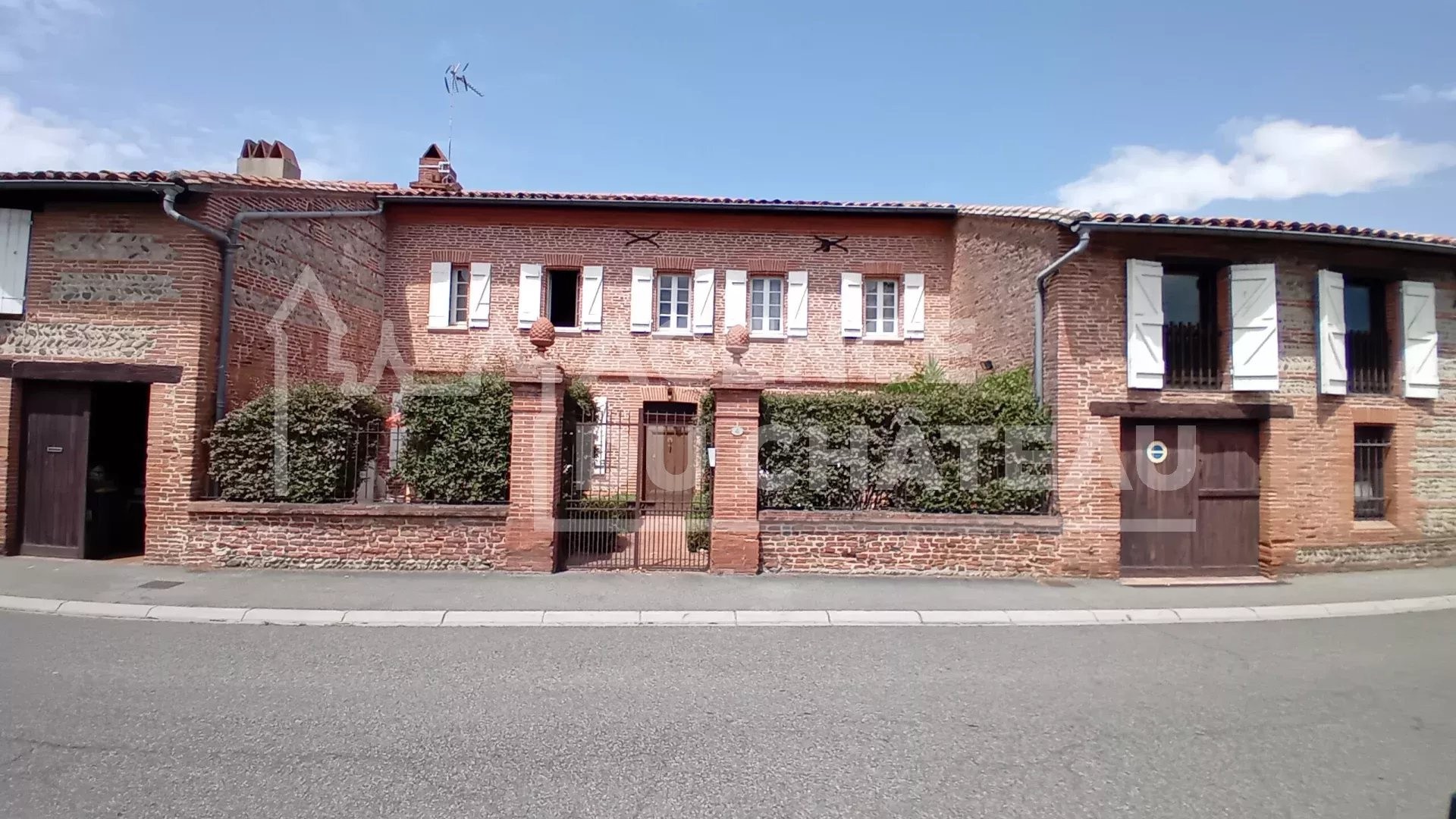 PORTET Centre: Demeure de caractère avec dépendance et garage   Terrain clos de 1 100 m2 — photo 2