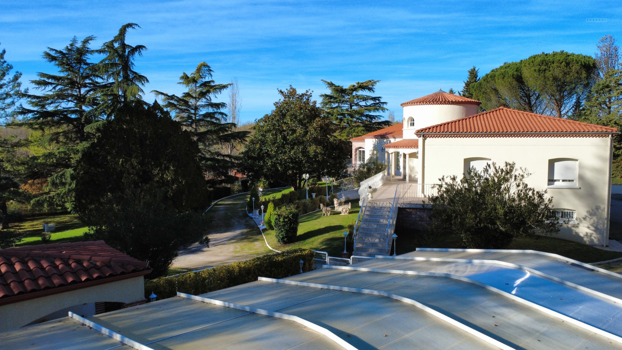 Propriété d'exception 433 m2 habitables sur 2 niveaux indépendants et domaine de 6400m2 — photo 7
