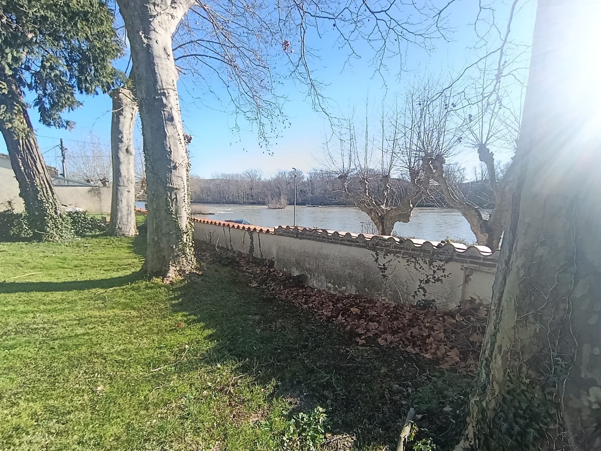 Propriété avec maison 200 M2 - Parc 1200 M2 - Garage - Terrasse - Dépendance - Vue Garonne — photo 4