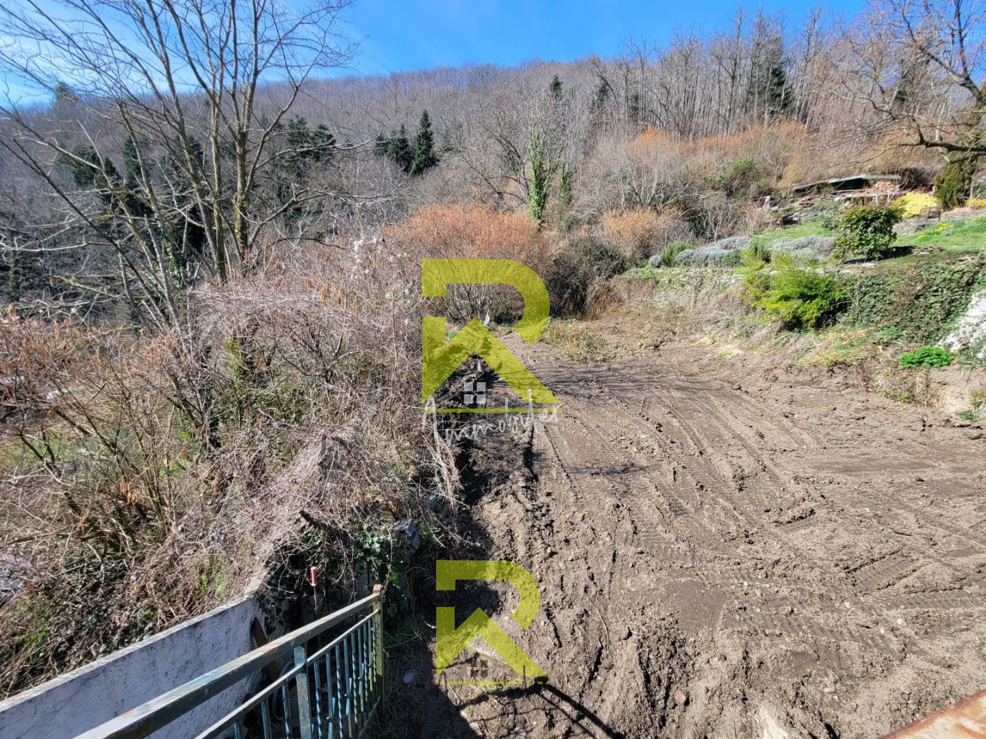 A vendre a CAUDEBRONDE Maison atypique au coeur de la montagne noire — photo 11