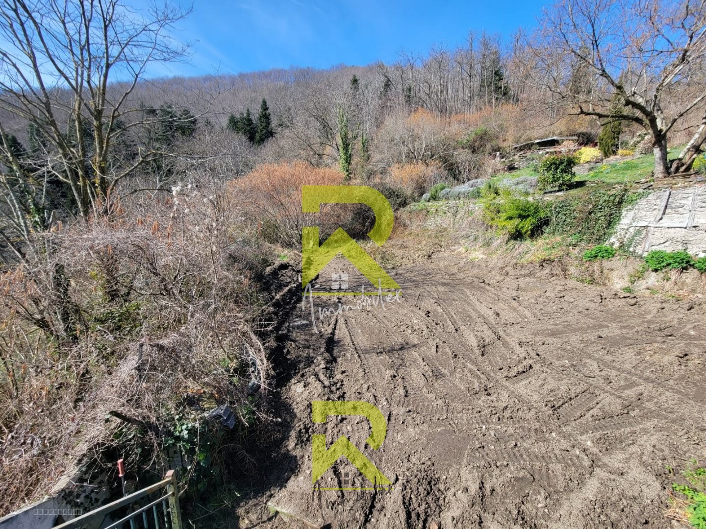 A vendre a CAUDEBRONDE Maison atypique au coeur de la montagne noire — photo 10