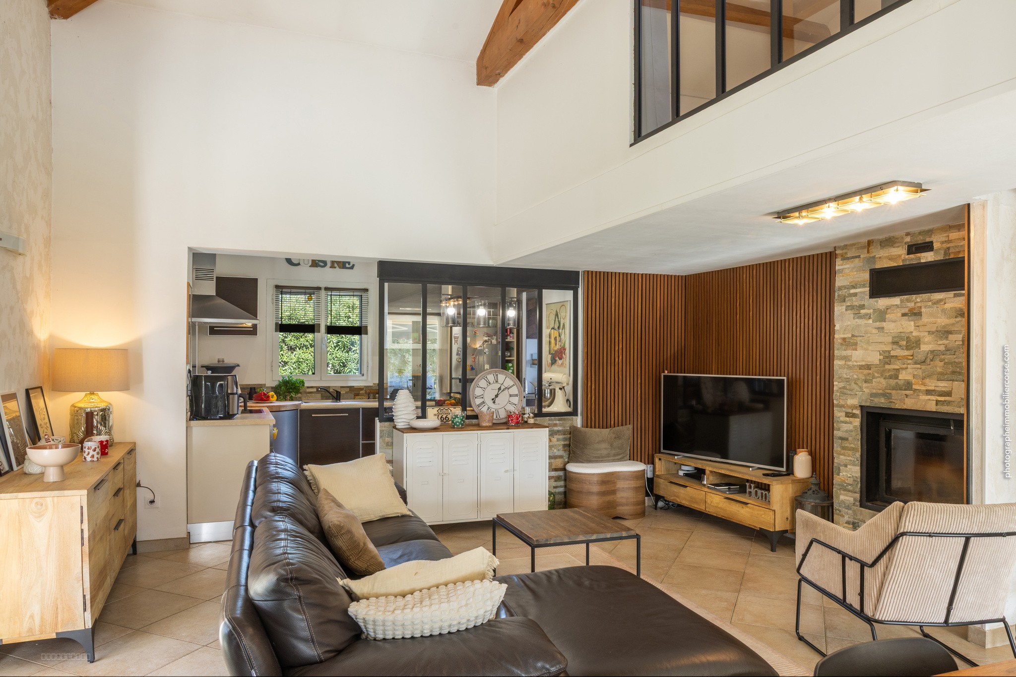 Maison contemporaine avec dépendance et piscine   Quartier résidentiel à Borgo — photo 6