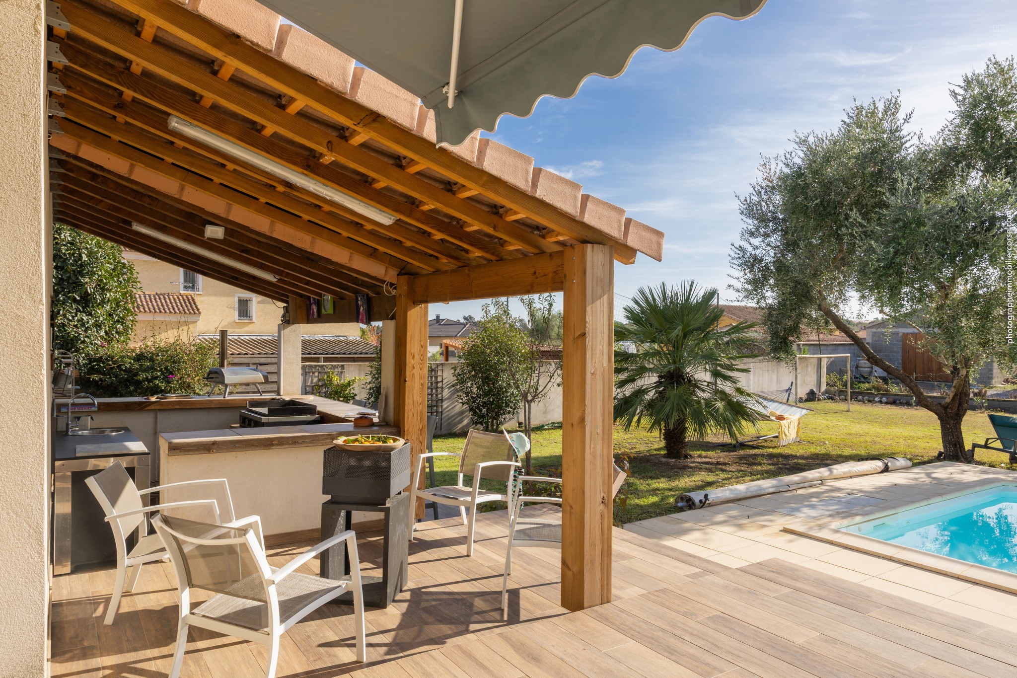 Maison contemporaine avec dépendance et piscine   Quartier résidentiel à Borgo — photo 5