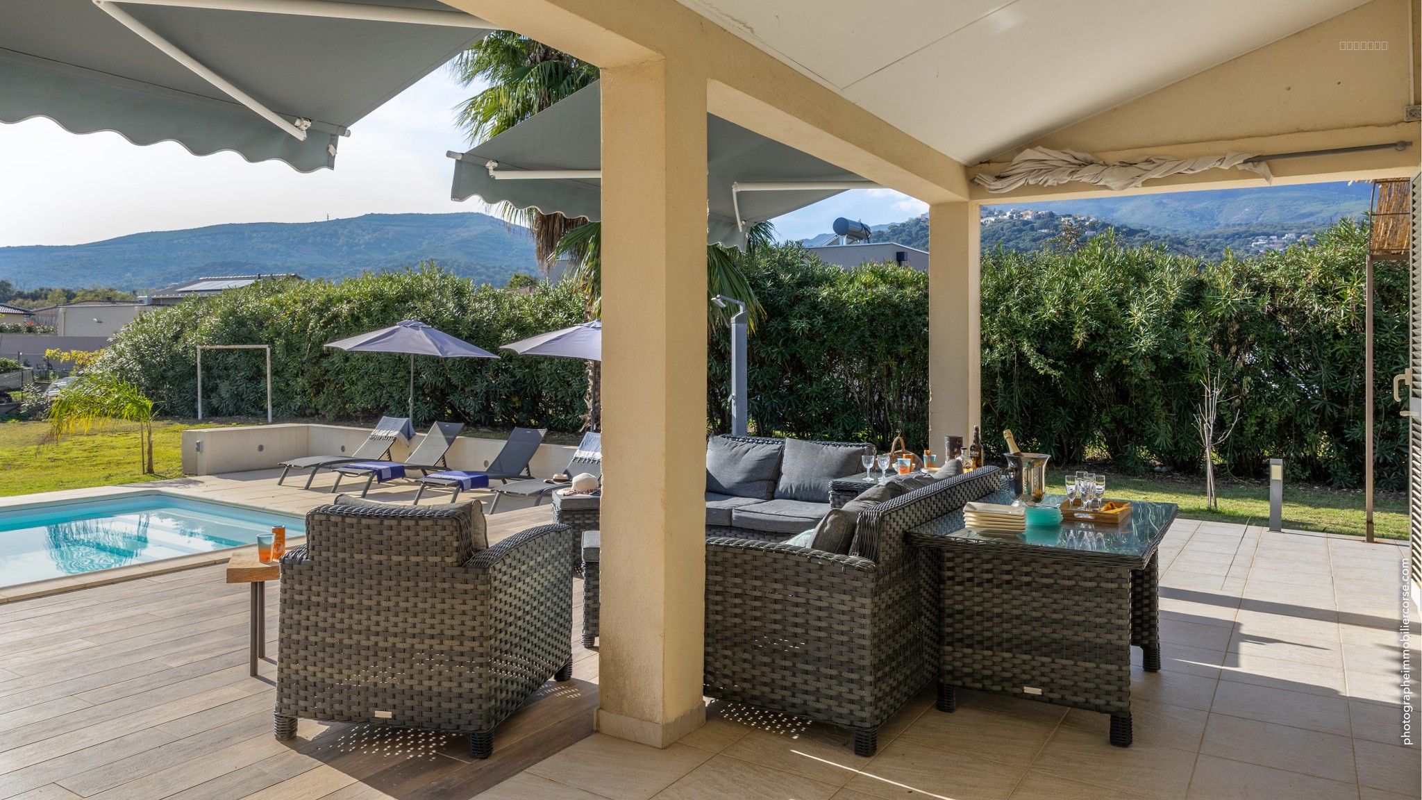 Maison contemporaine avec dépendance et piscine   Quartier résidentiel à Borgo — photo 7