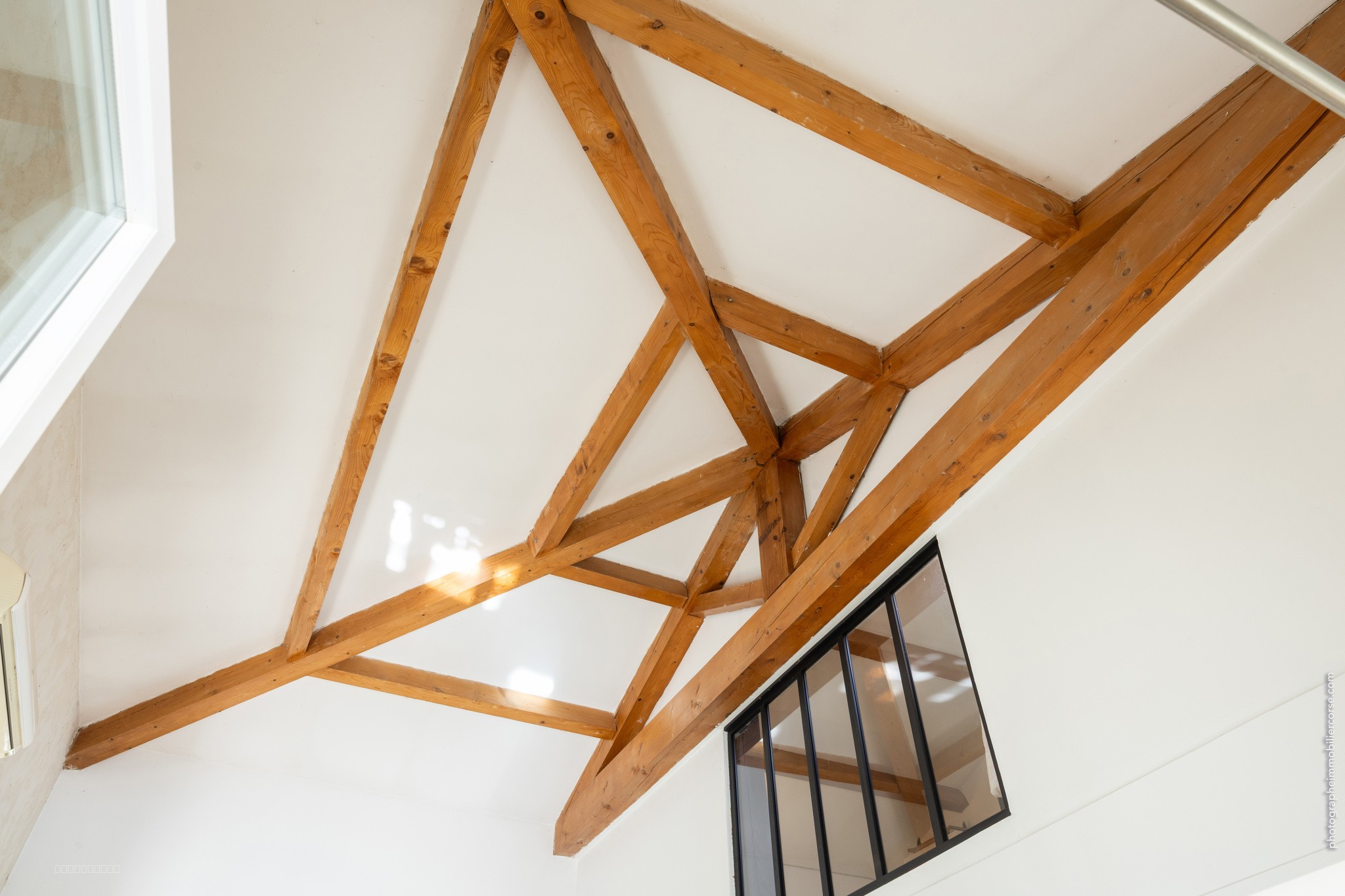 Maison contemporaine avec dépendance et piscine   Quartier résidentiel à Borgo — photo 14