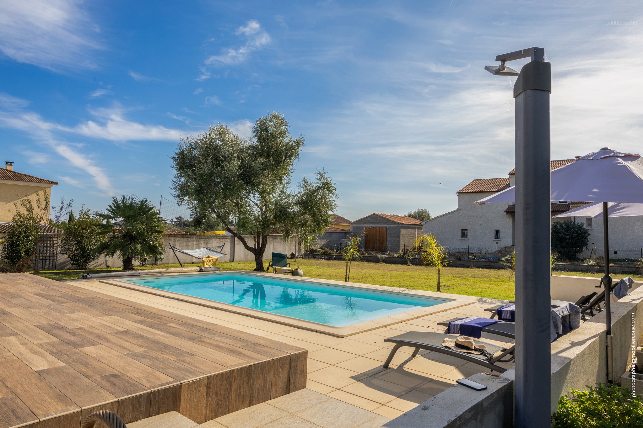 Maison contemporaine avec dépendance et piscine   Quartier résidentiel à Borgo — photo 9